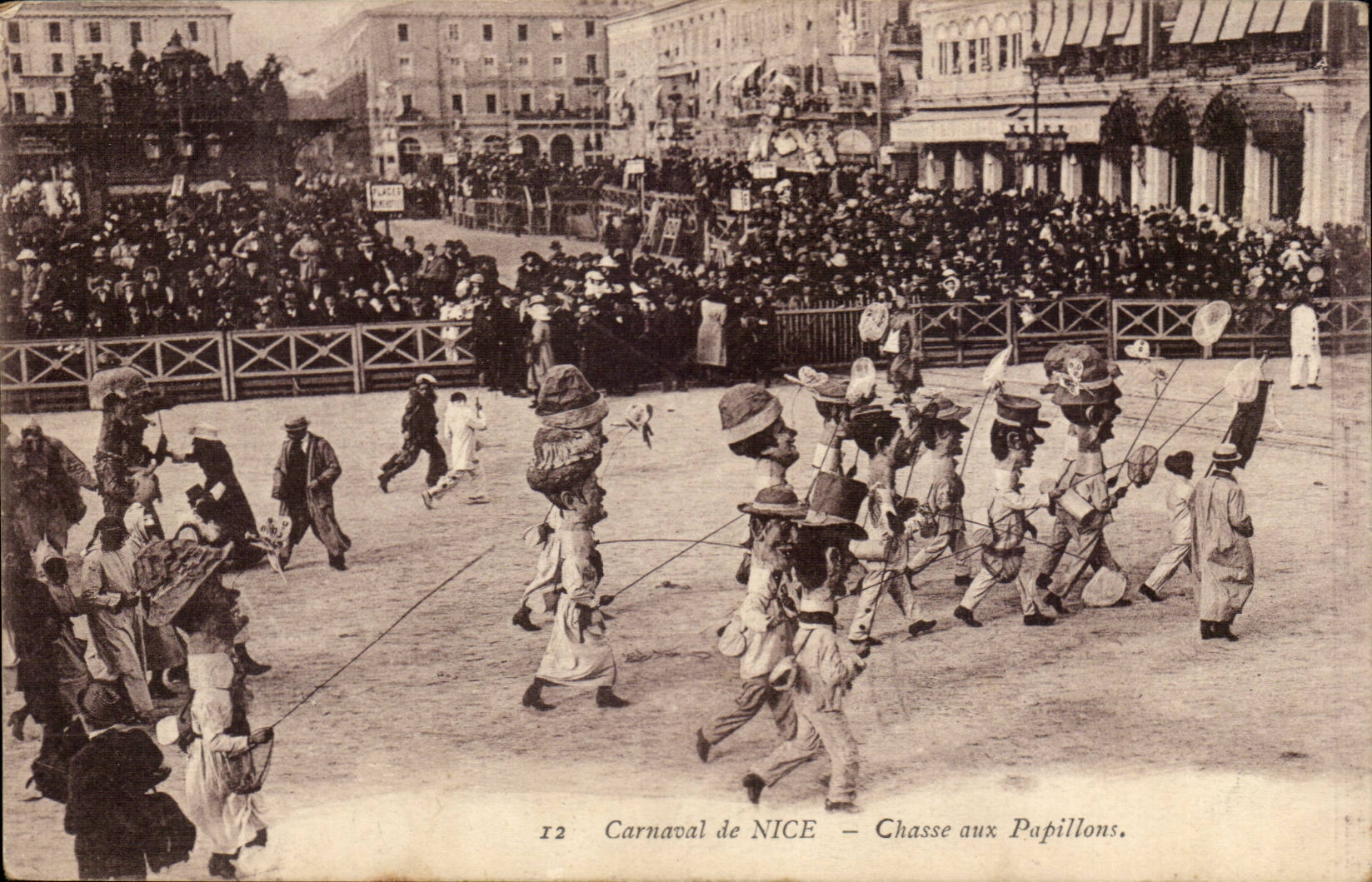 Nettes CPA Carnaval verjagt mit den Schmetterlingen (die Schmetterlinge carnval)