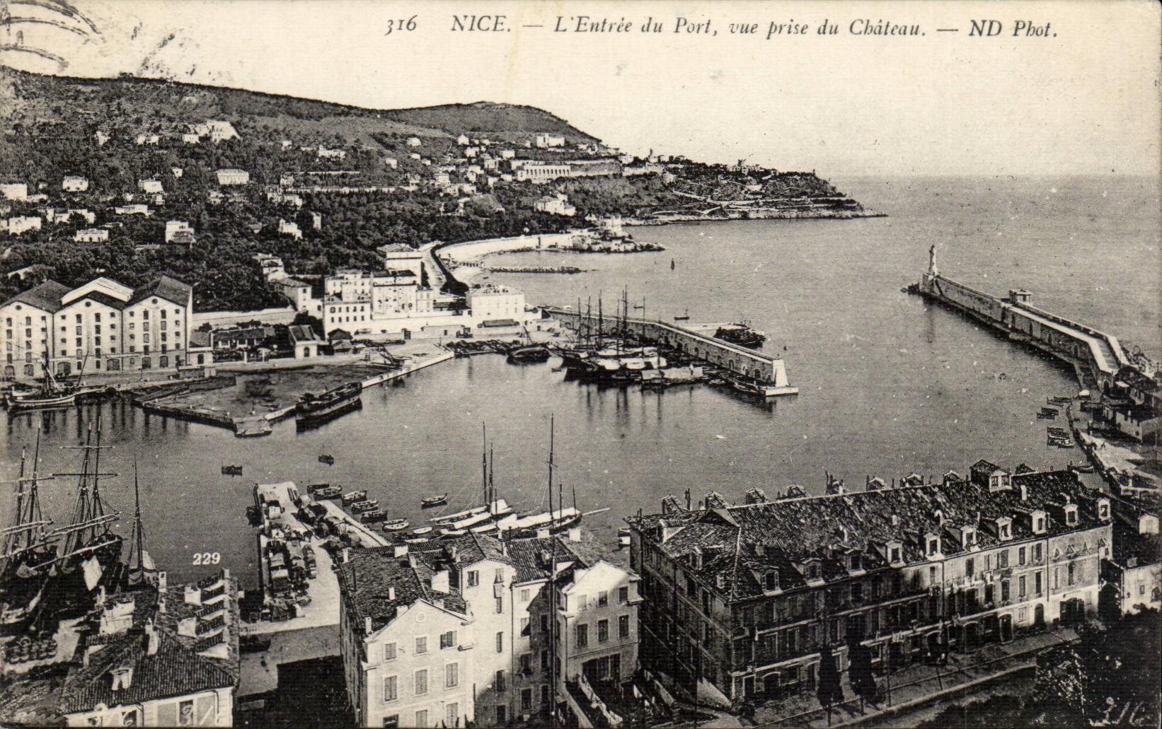 Nettes CPA Hereinkommen des Hafens gesehen vom Schloss