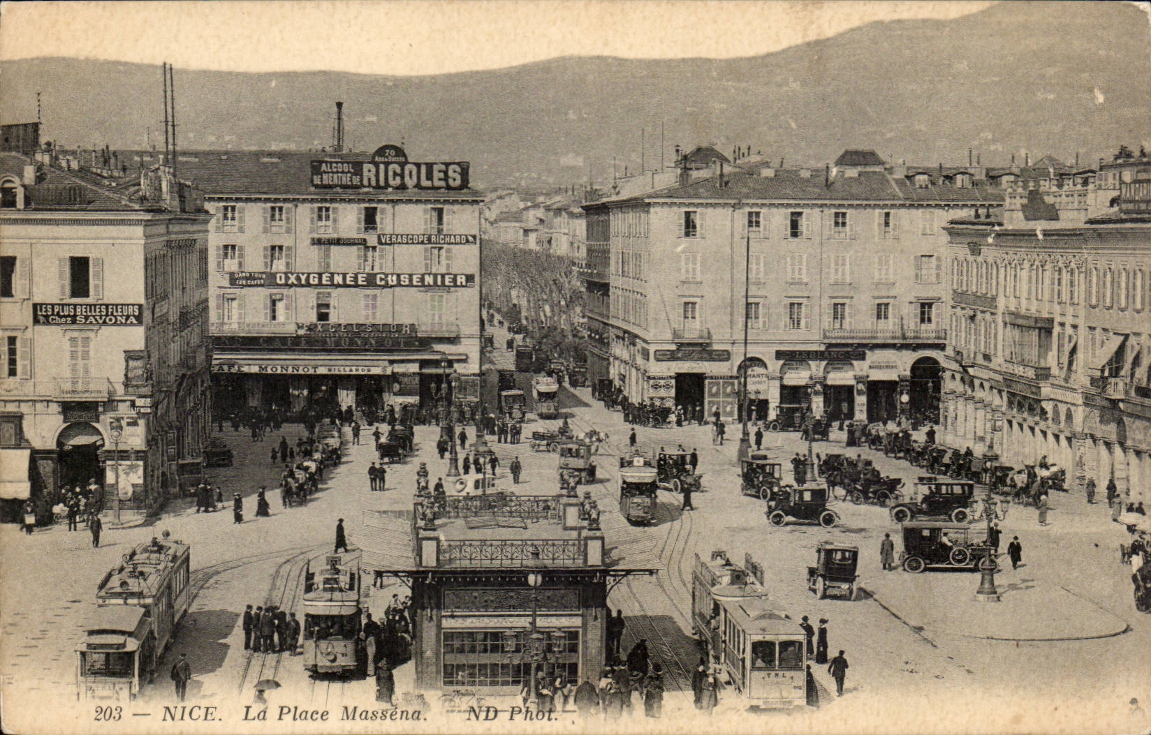 Nettes CPA der Massena Platz