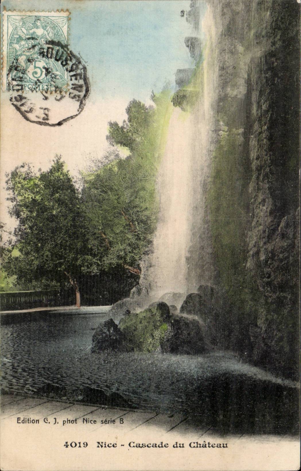 Nette CPA Kaskaden des Schlosses