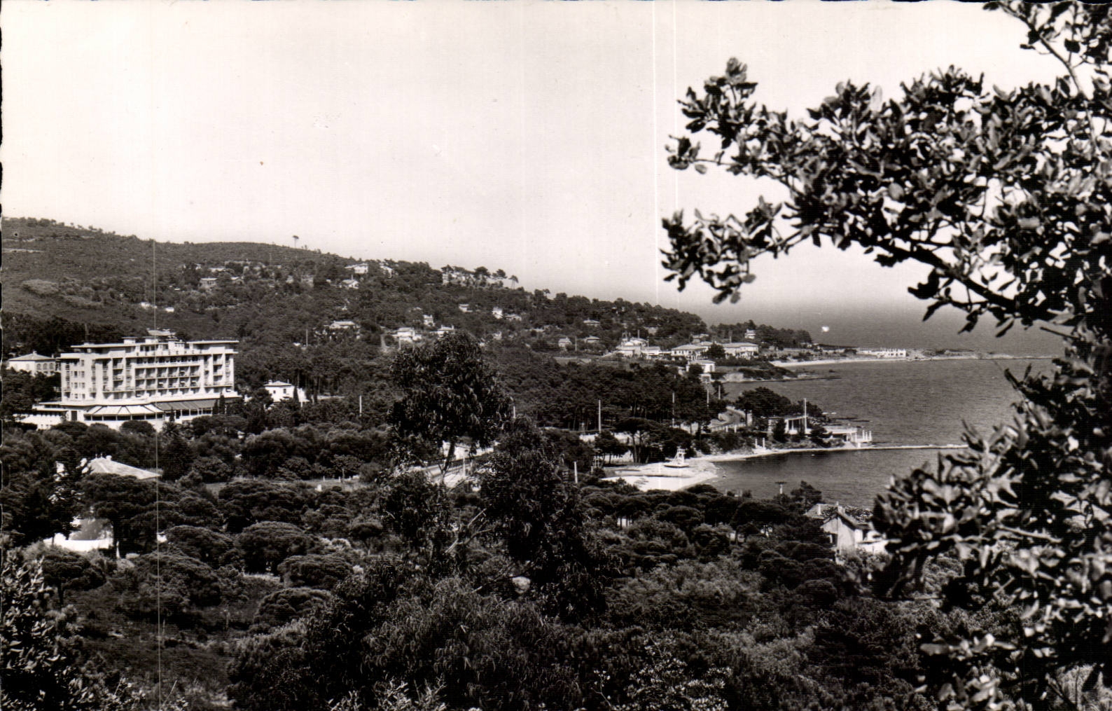 Issabres - Garonnette and the Residence - CPA