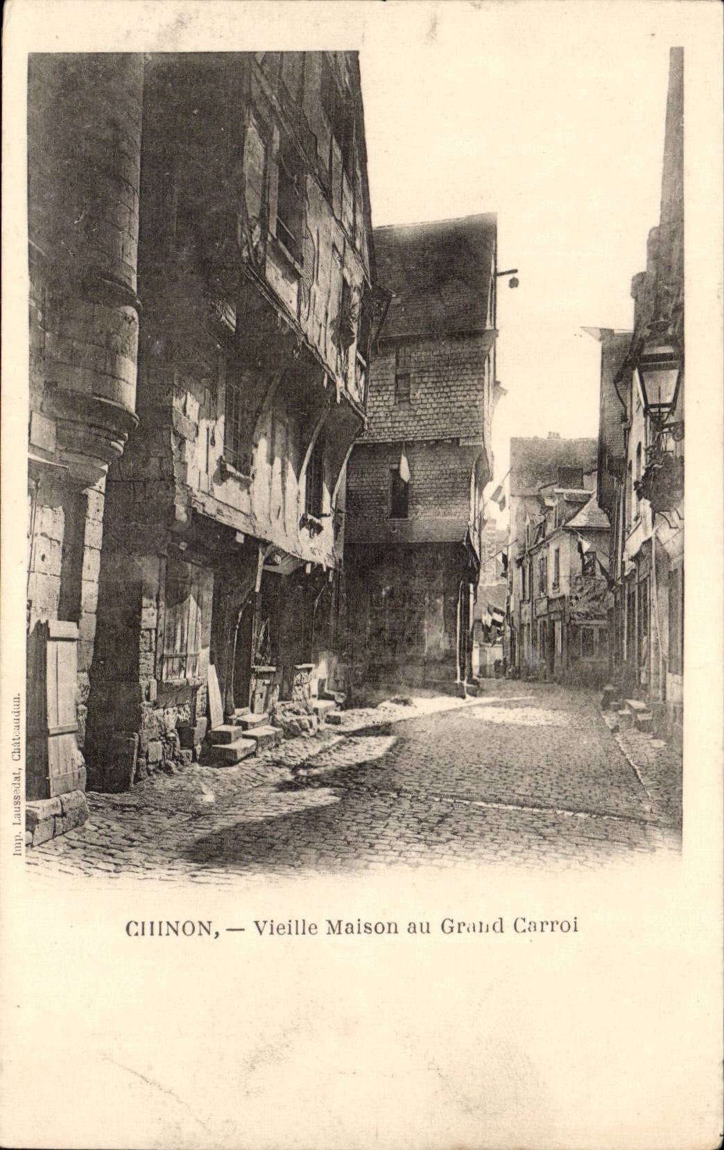 Chinon - Old woman House in Large Carrol - CPA