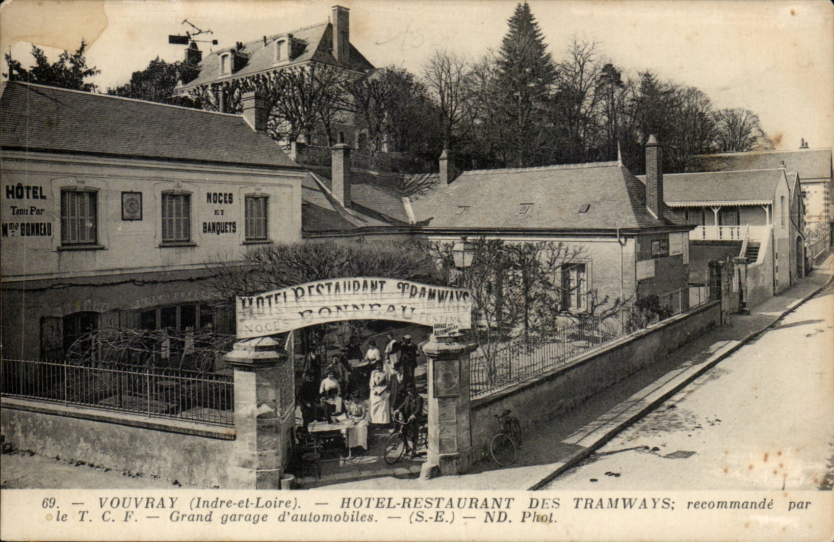 Vouvray - Hotel Restaurant des Tramways - recommande par le grand garage des automobiles - CPA