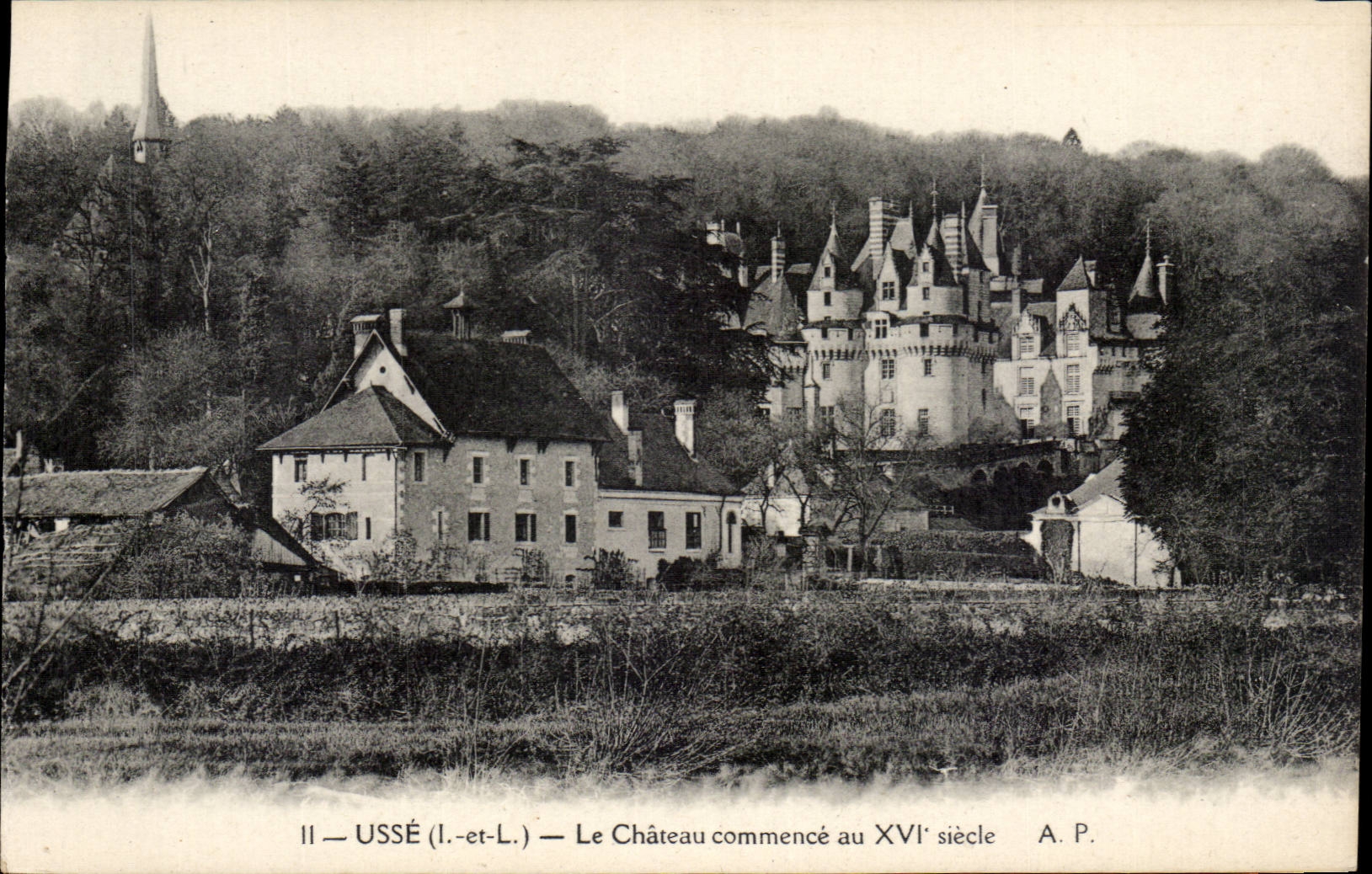 Usse -Le Chateau commence au XVI siecle - CPA