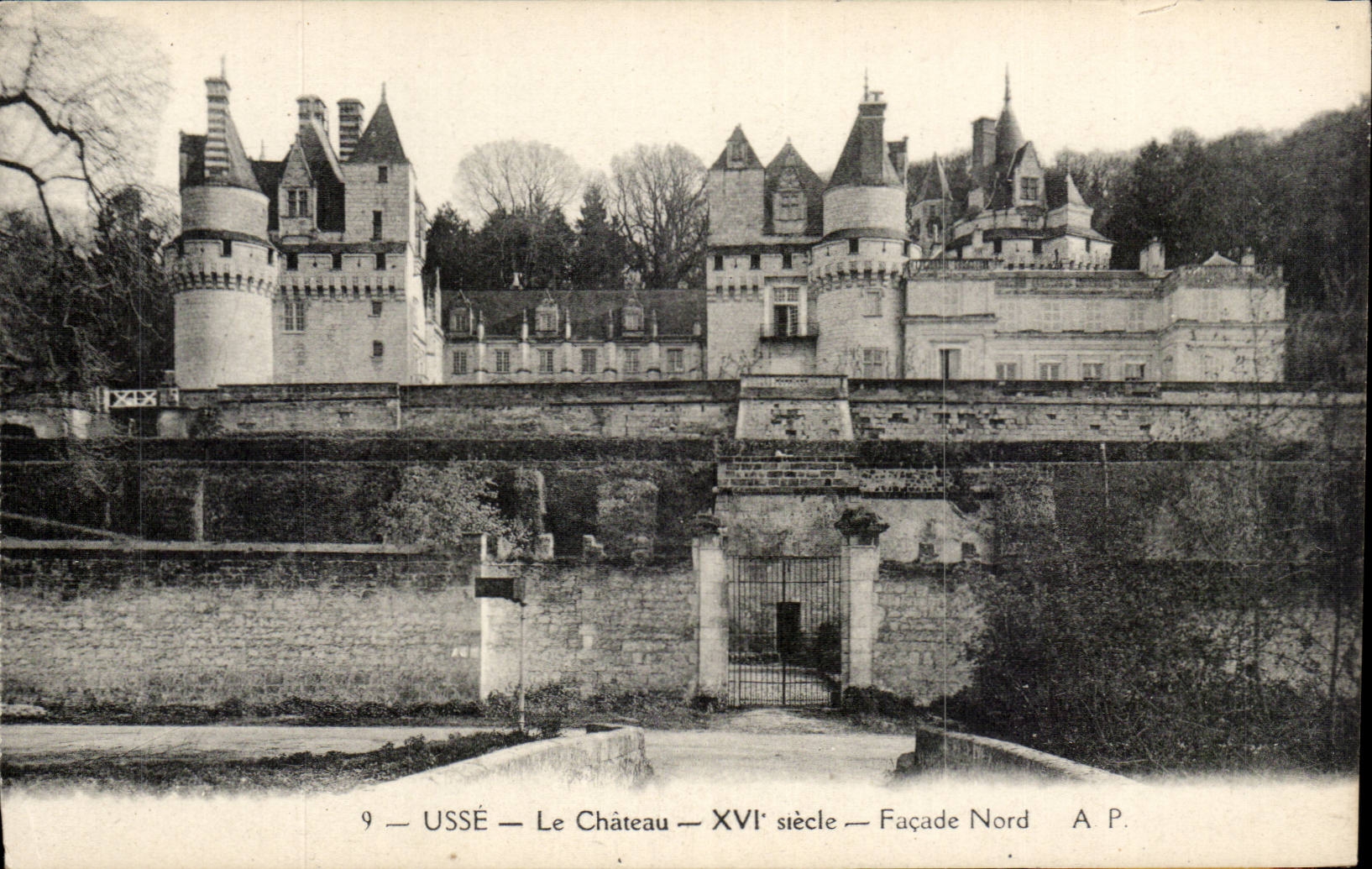 Usse -Le Chateau commence au XVI siecle - facade Nord - CPA