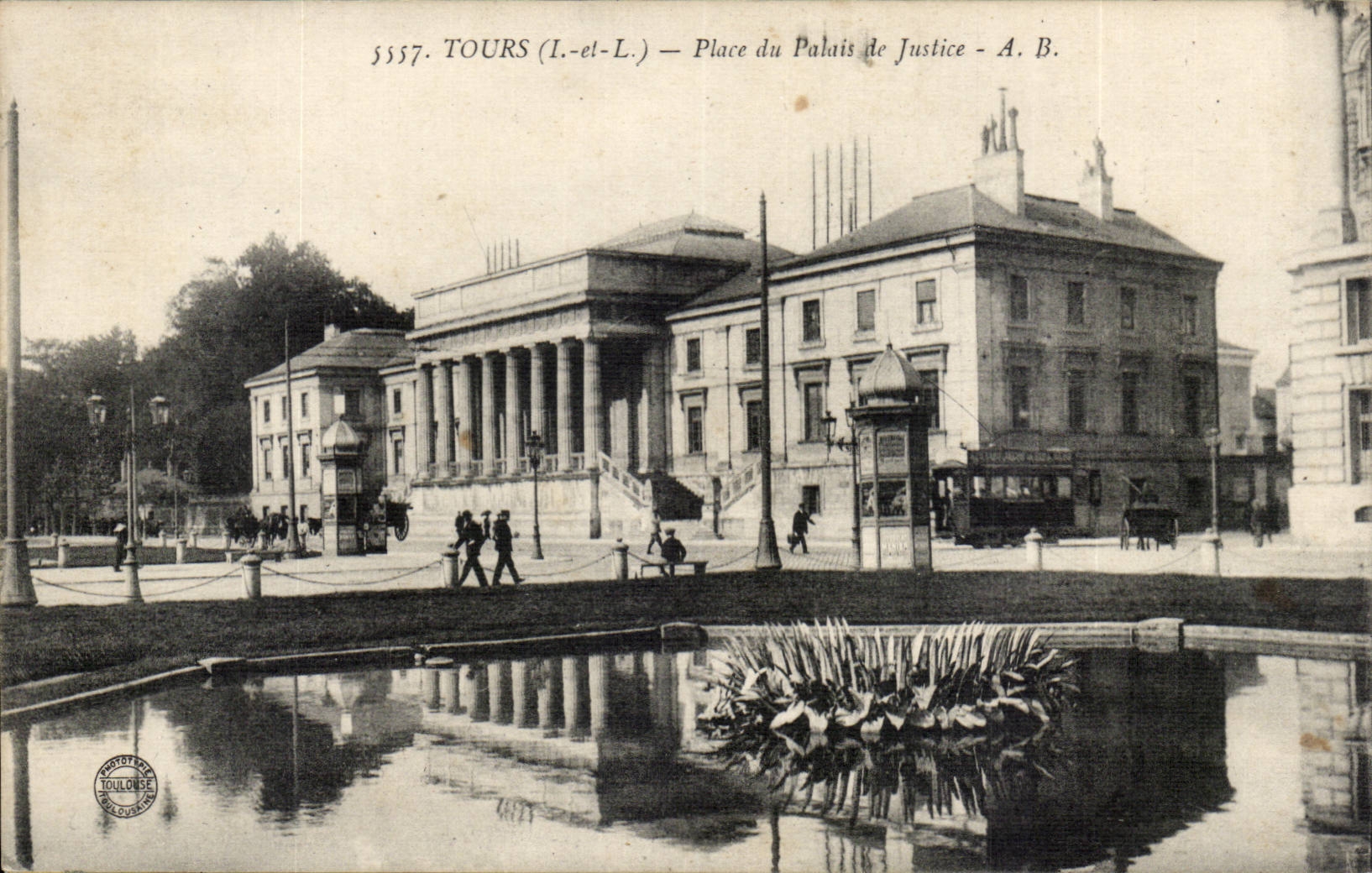 Tours - Place du Palais de Justice - CPA 