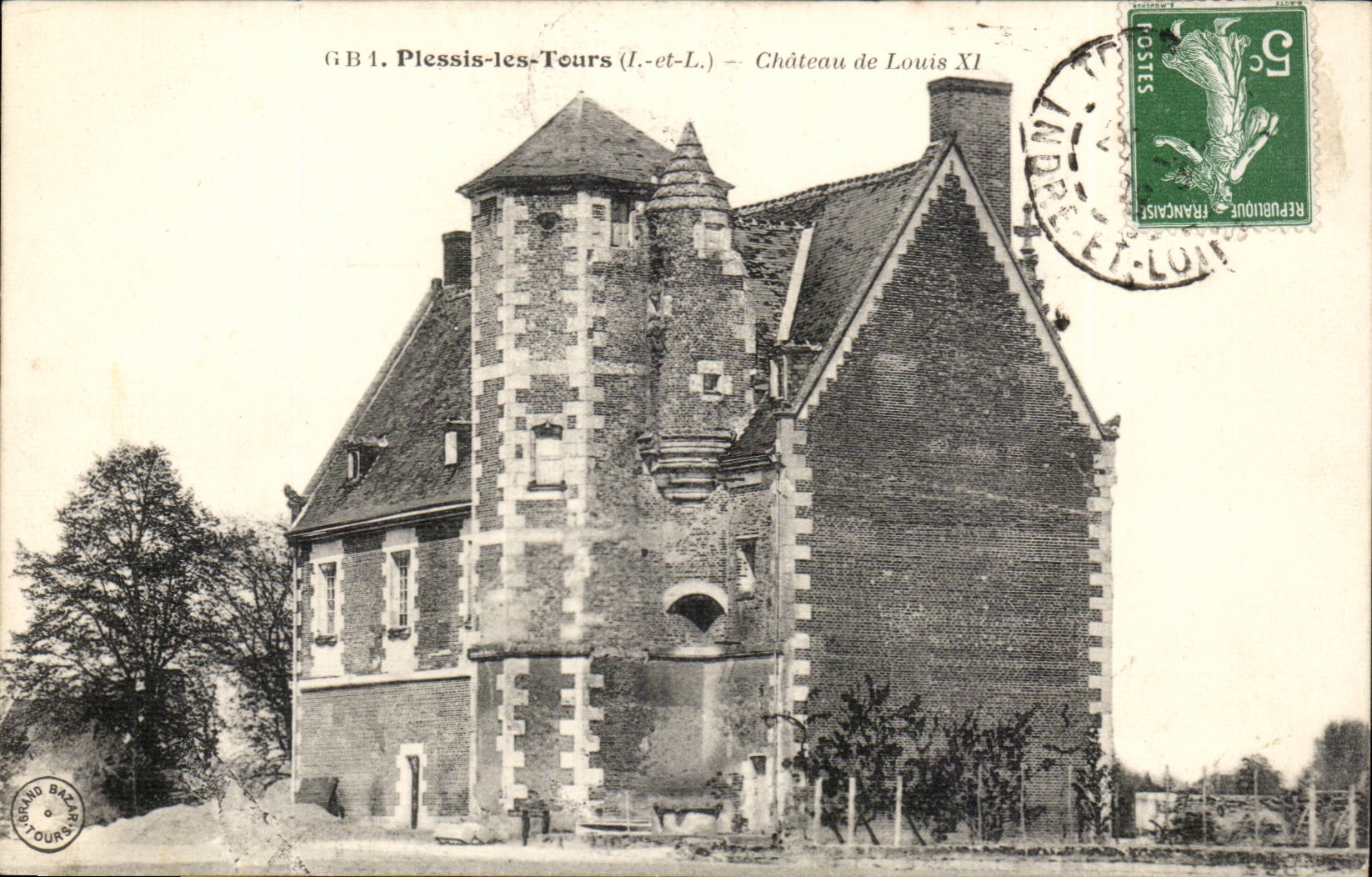 Plessis les Tours - Chateau de Louis XI - CPA