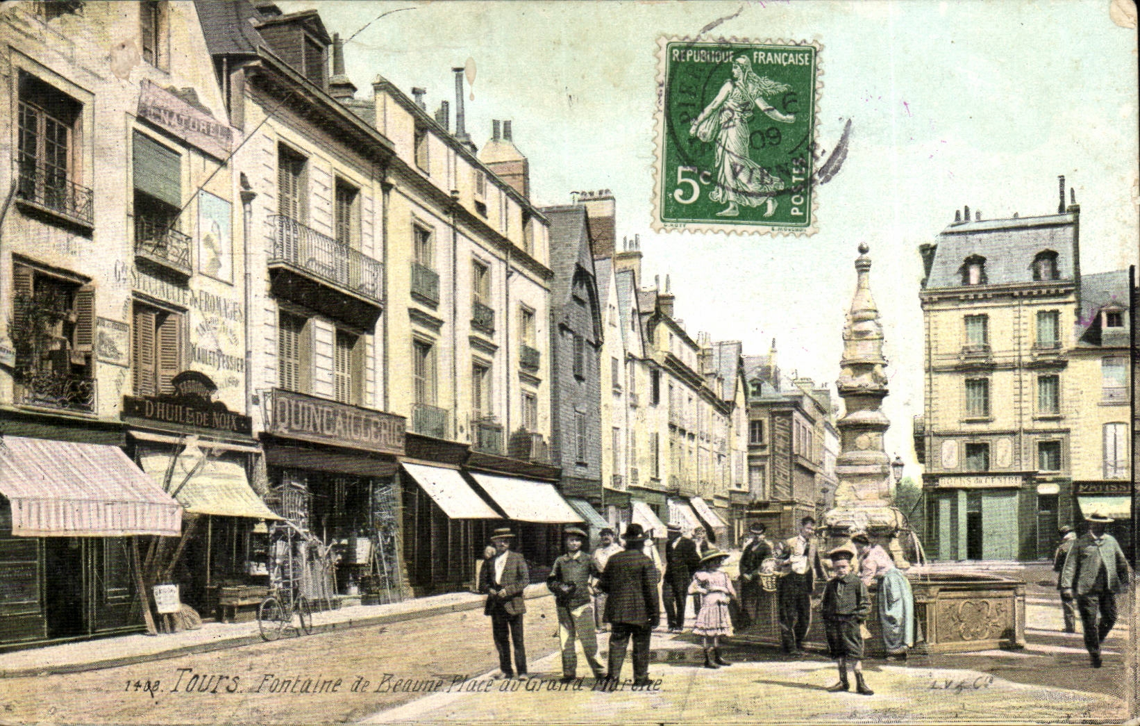 Tours - Fontaine de Beaune - Quincaillerie - la Place - CPA
