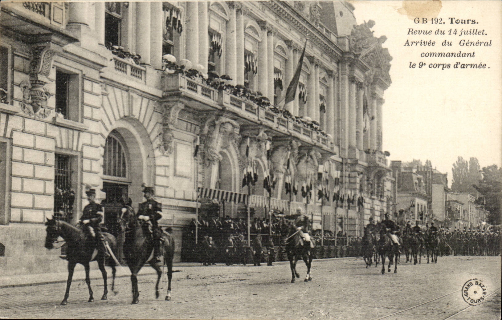 Tours - Revue de 14 Juillet - cheval - horse -Arrivee du General commandant le 9 corps d'armee - CPA