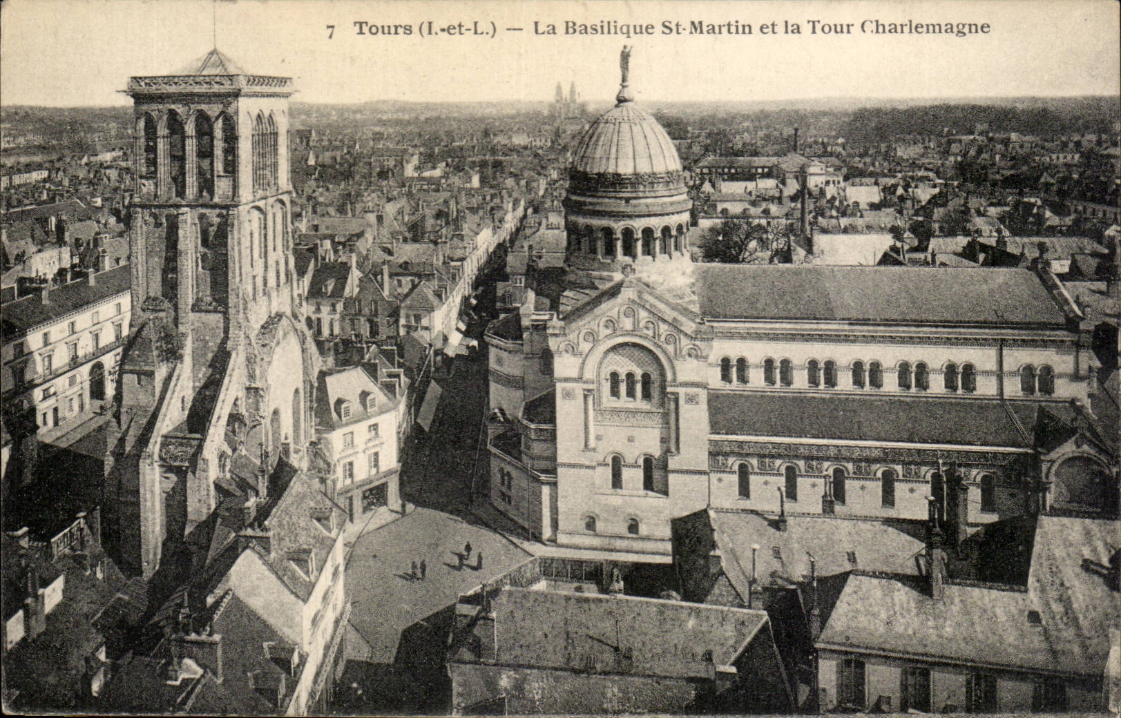 Tours - La Basilique St Martin et la Tour Charlemagne - CPA