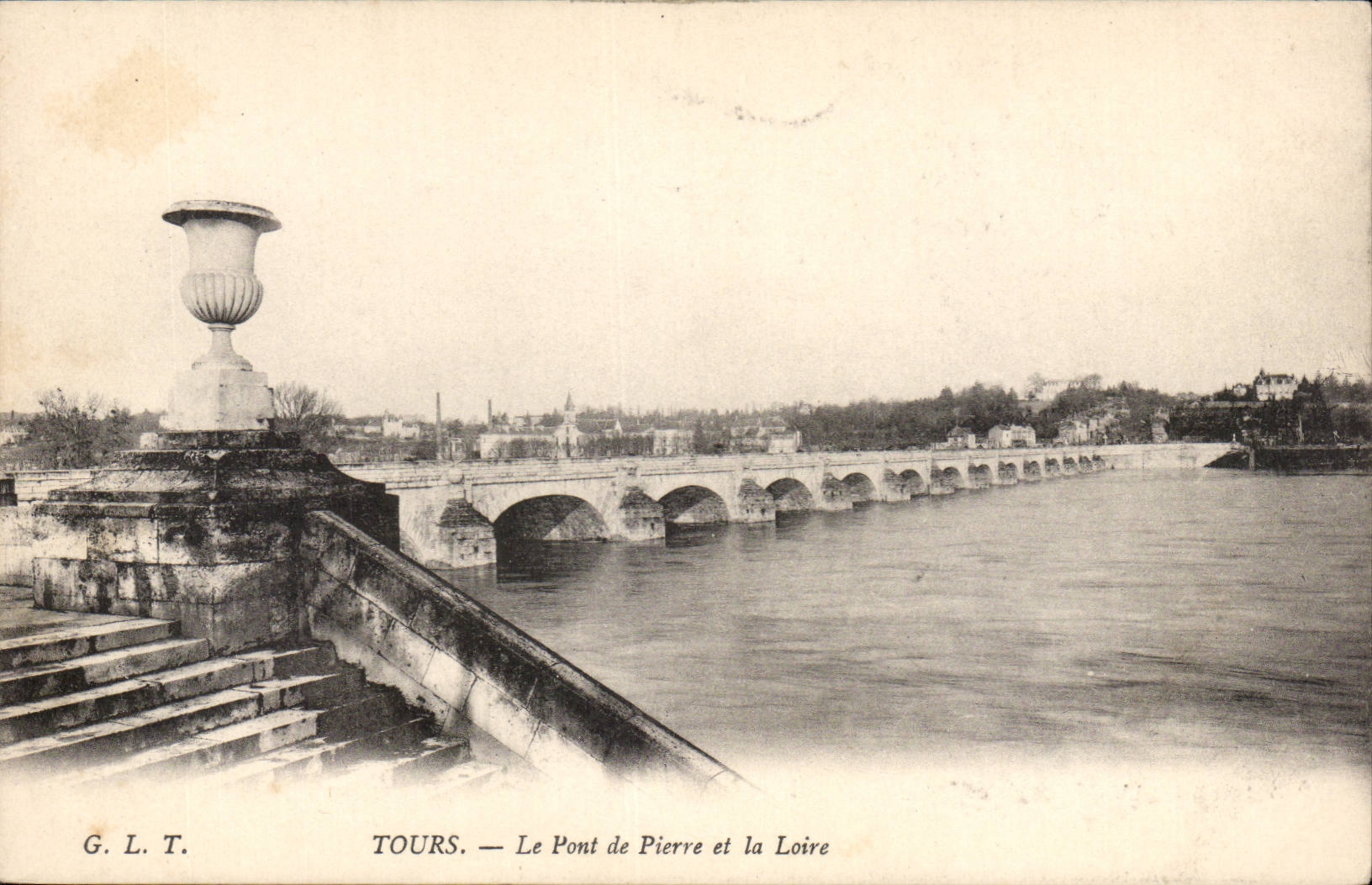 Tours - Le Pont de Pierre et la Loire - CPA