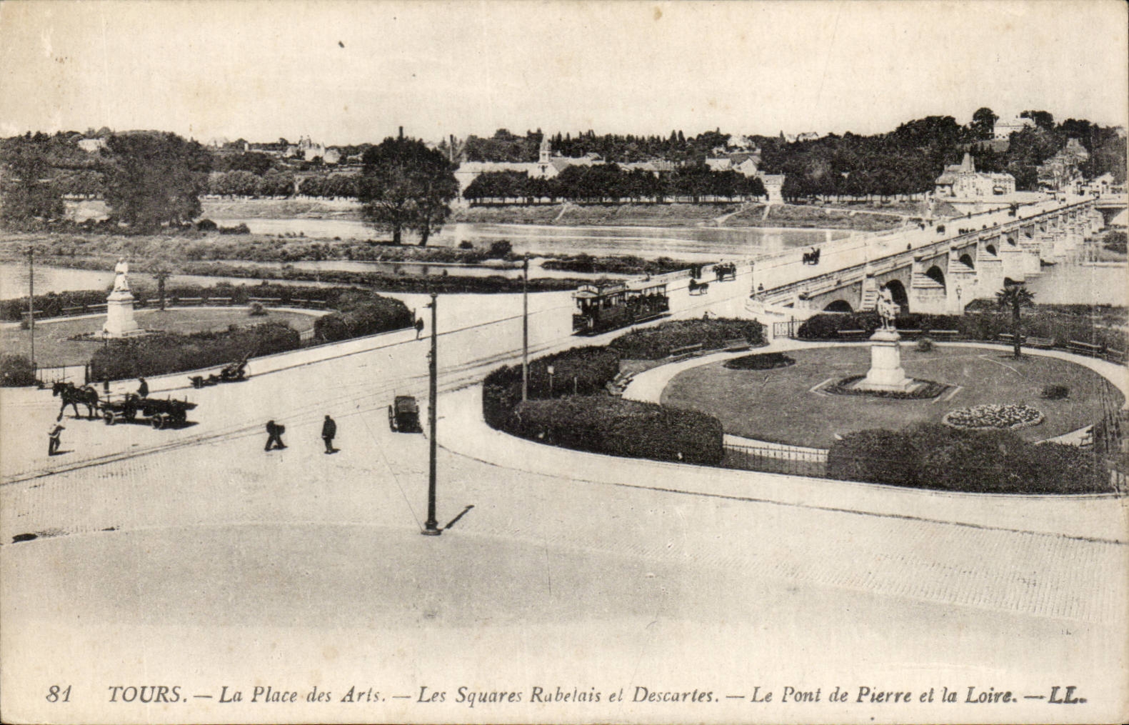Tours - La Place des Arts - Les Squares Rabelais et Descartes - Le Pont de Pierre et la Loire - CPA