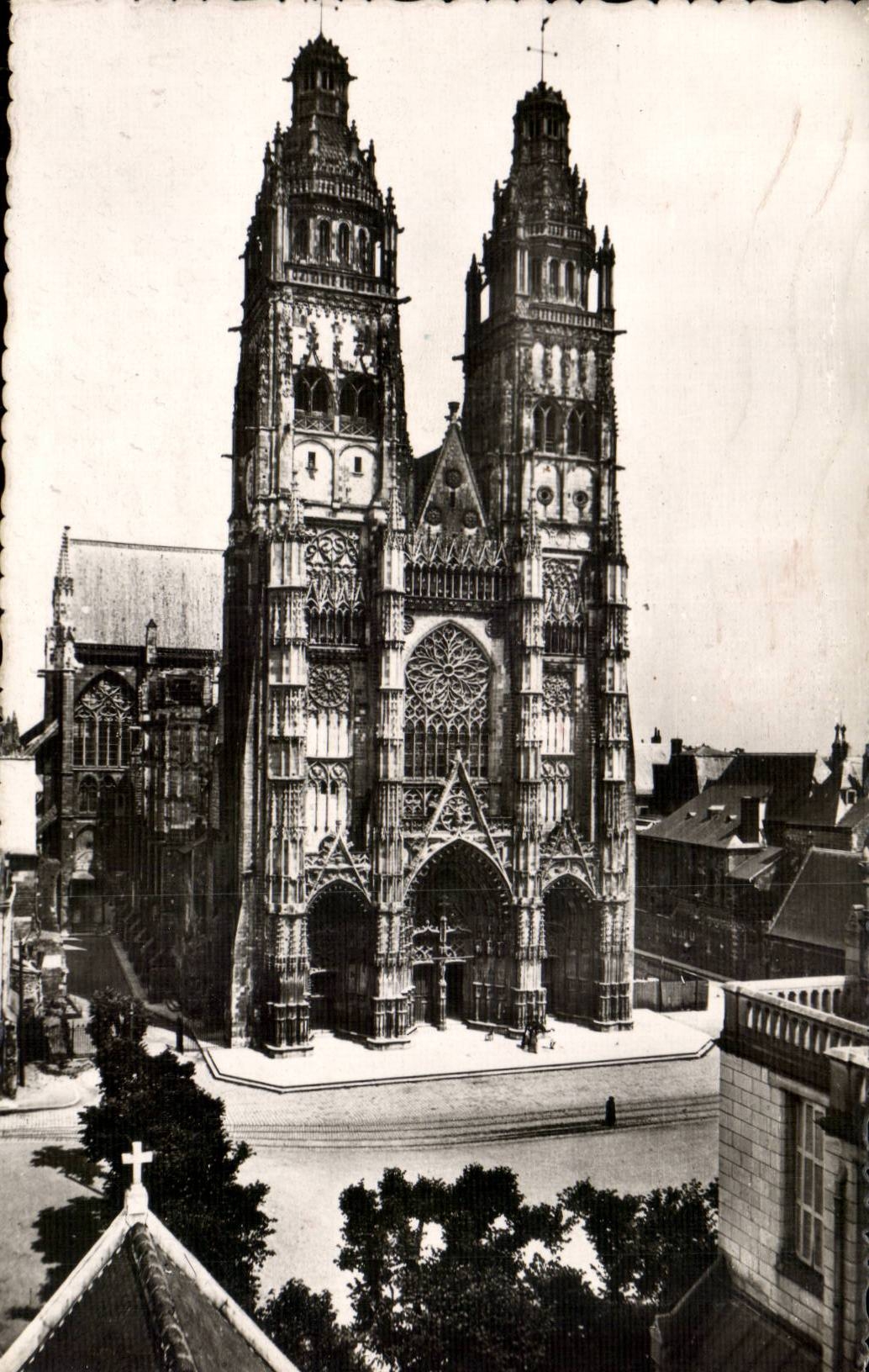 Tours CPA La cathedrale