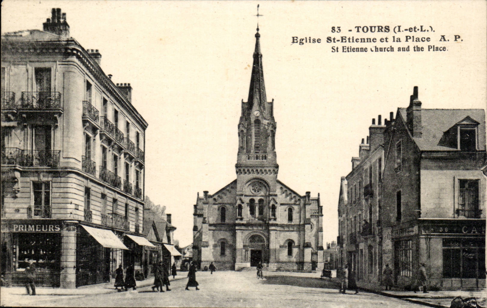 Tours CPA Eglise St Etienne et la place 