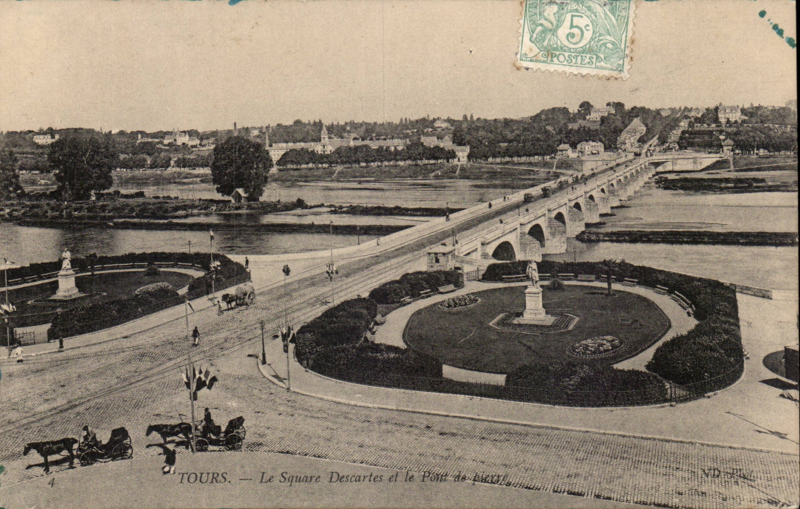Tours CPA Le square Descartes et le pont de pierre