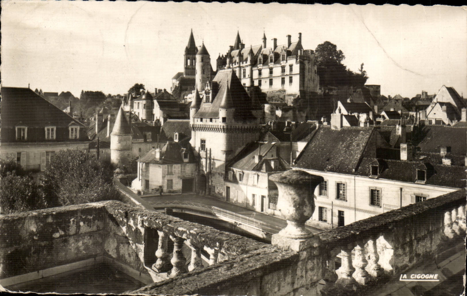 Loaches CPA the door of the cordeliers and the royal castle