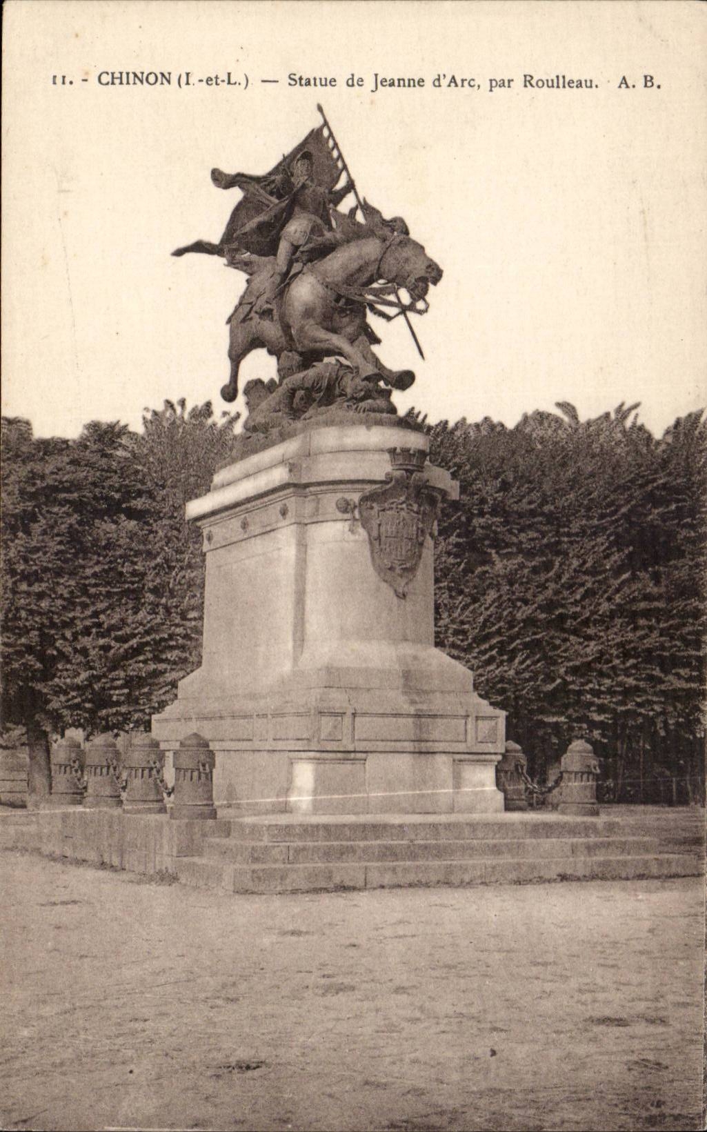 CPA Castle of Chinon Statue of Jeanne of arc by Roller