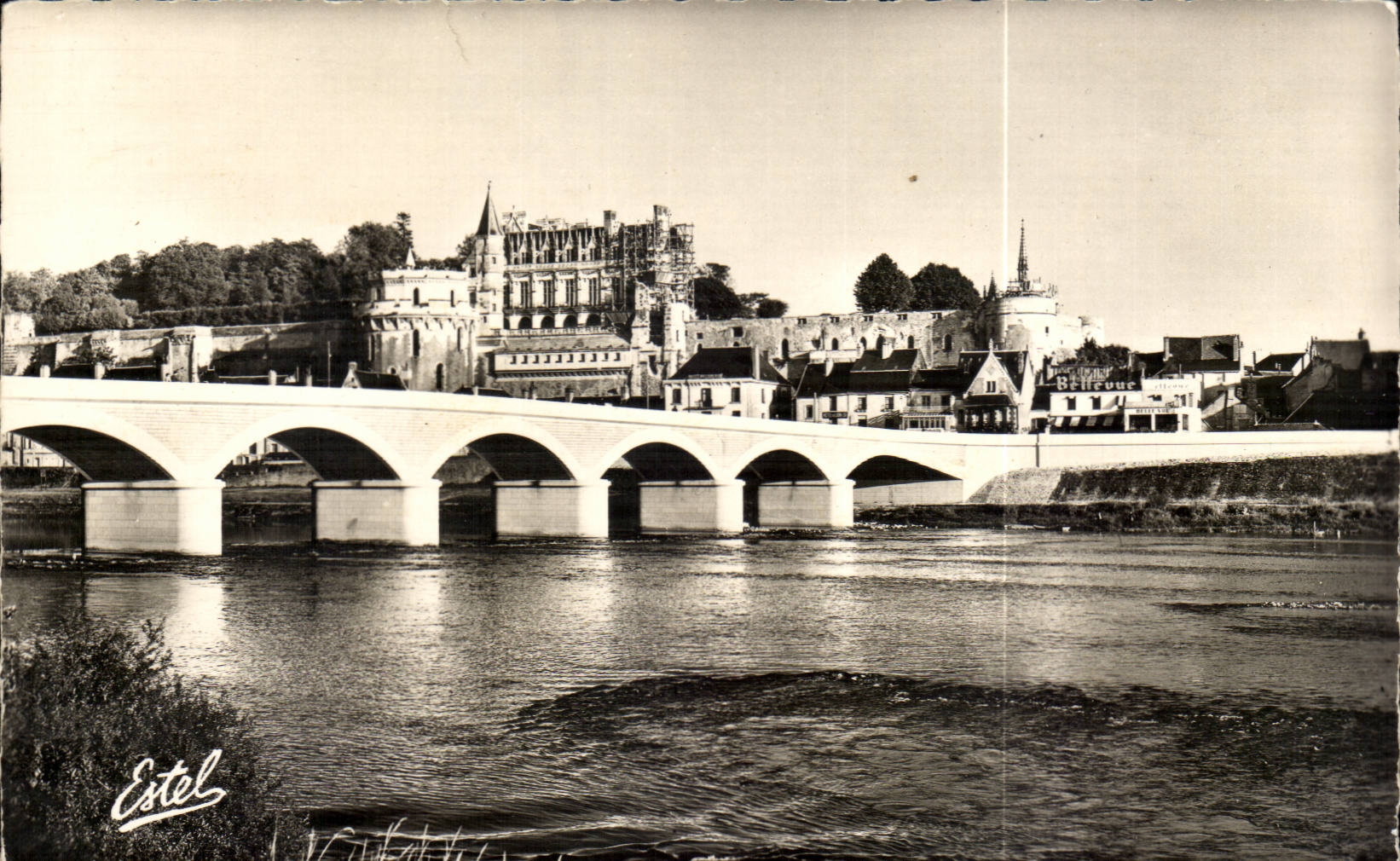 CPA Chateau d'Amboise Le chateau et la pont de la Loire