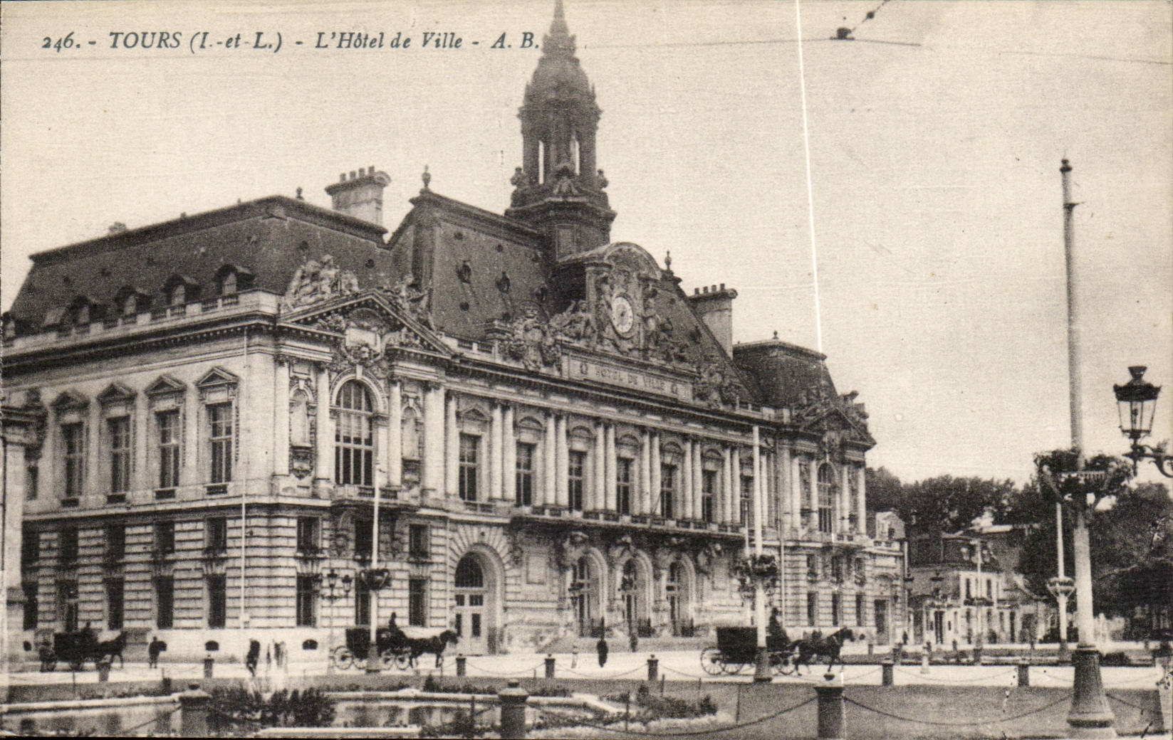 Tours CPA l'hotel de ville