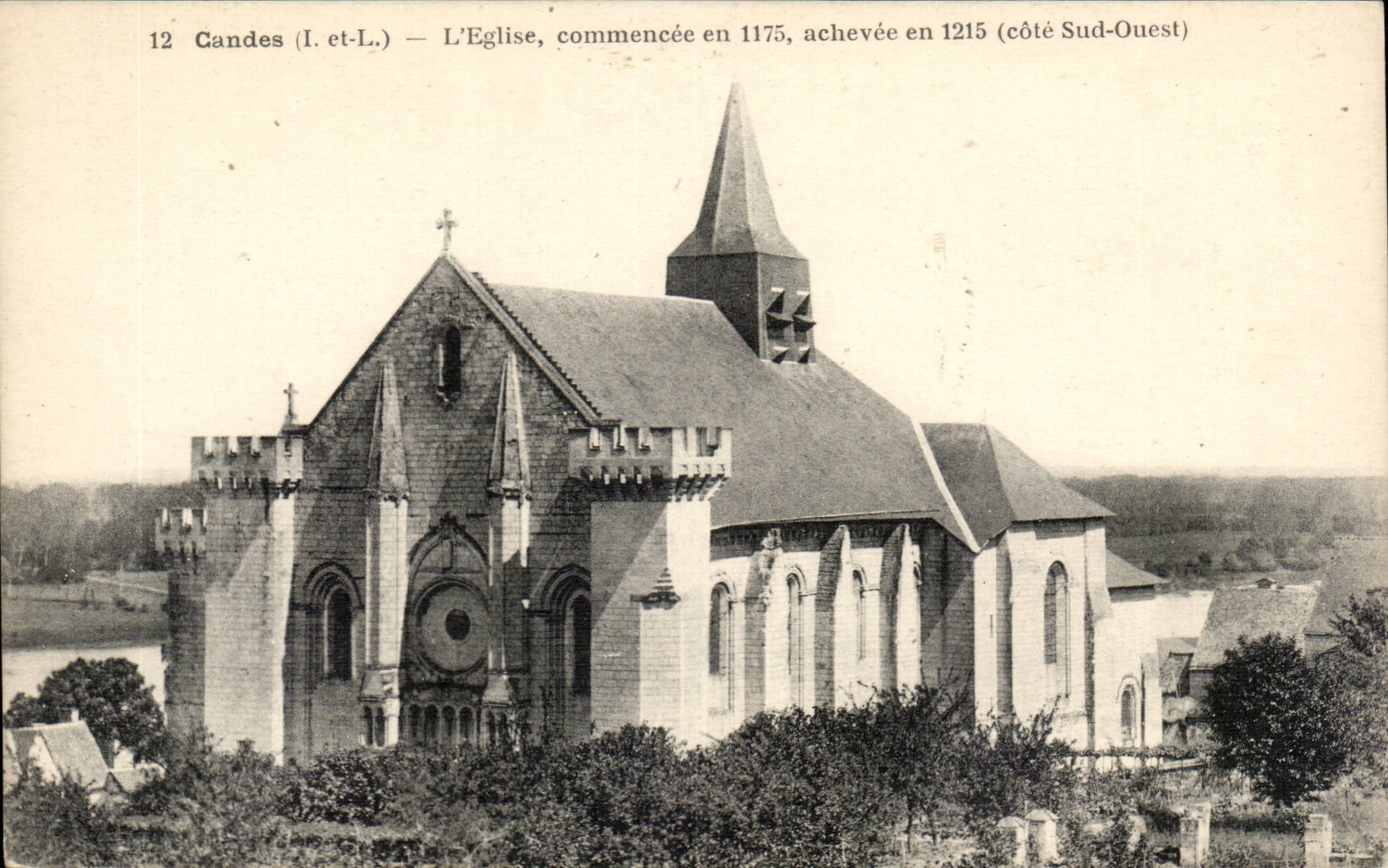Candes CPA L'eglise commencee en 1175 achevee en 1215