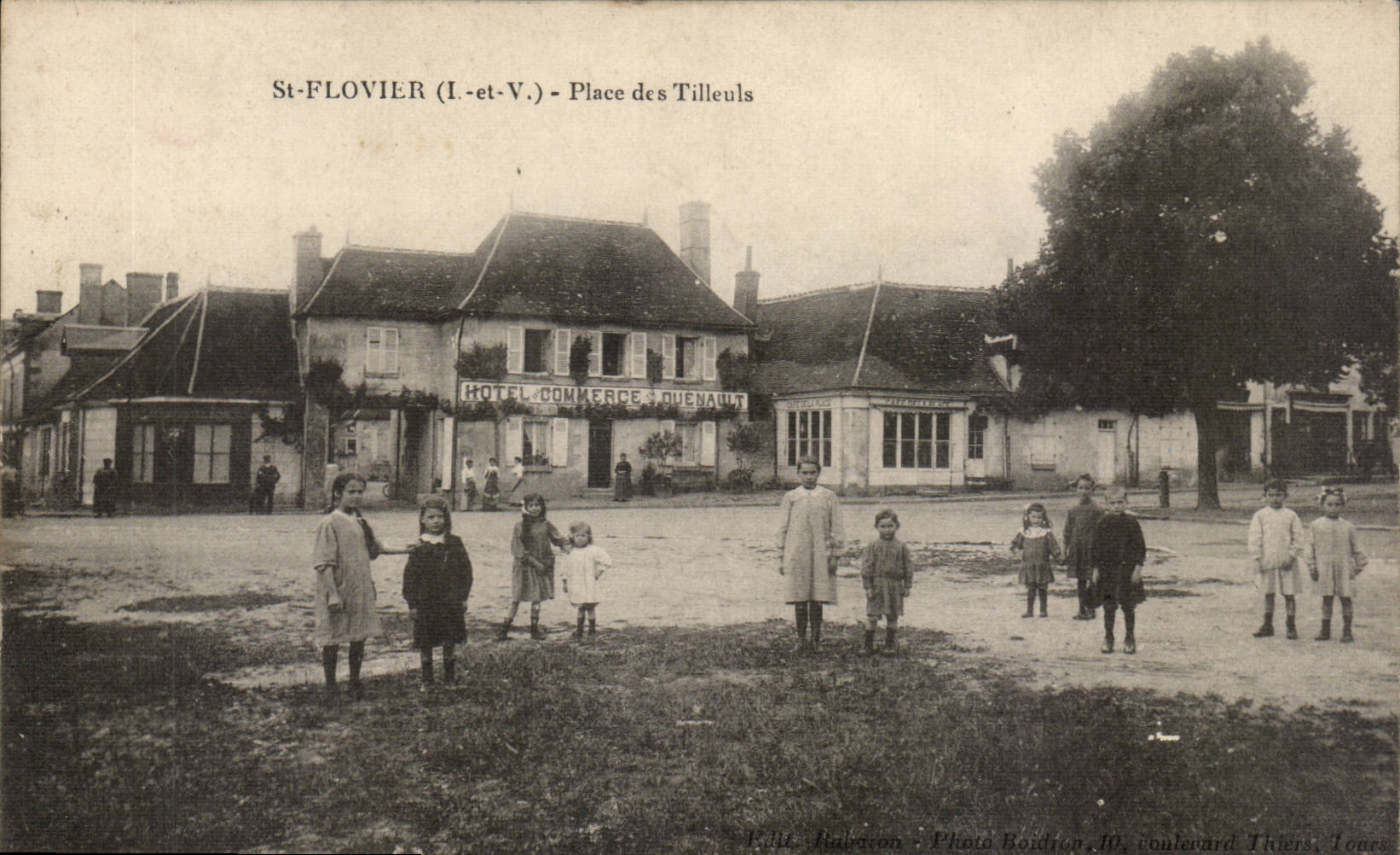 Saint flovier CPA Place des Tilleuls