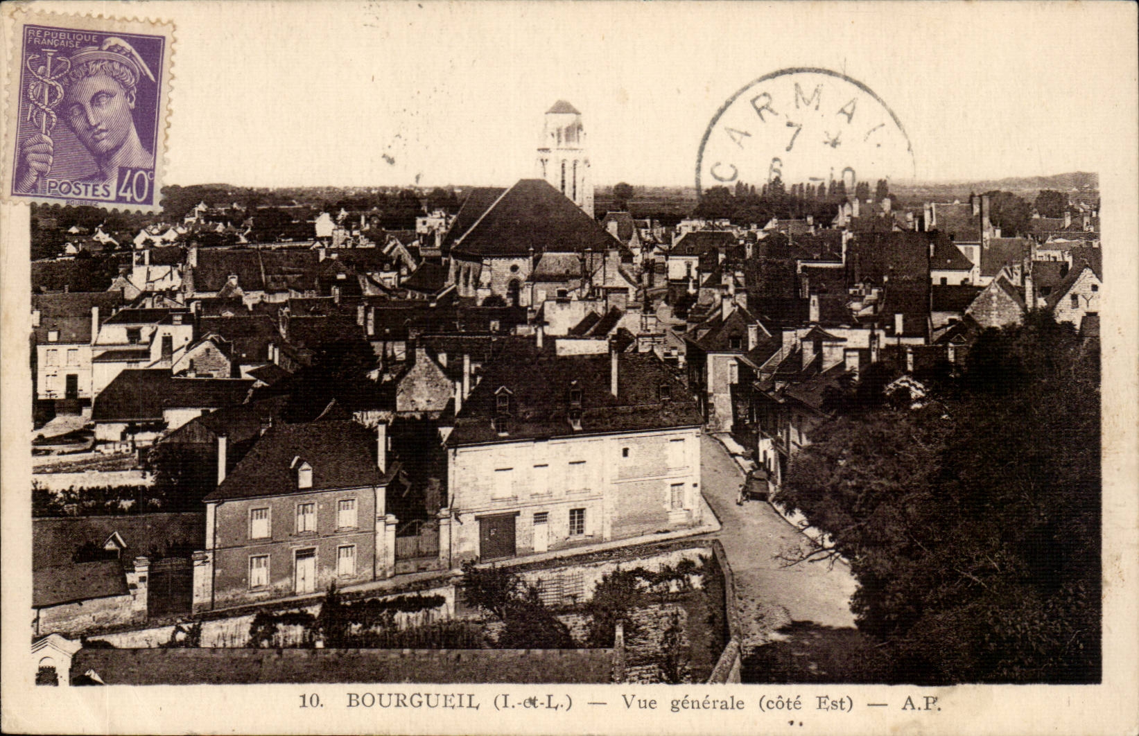 Bourgueil CPA Vue generale (cote Est)