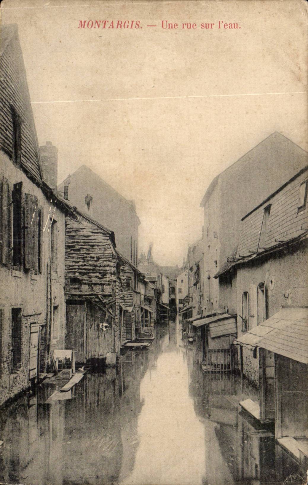 Montargis CPA eine Strasse auf Wasser