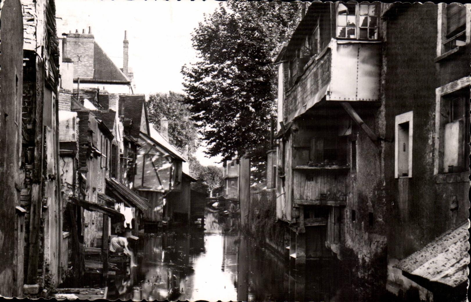 Montargis CPA Old streets on water