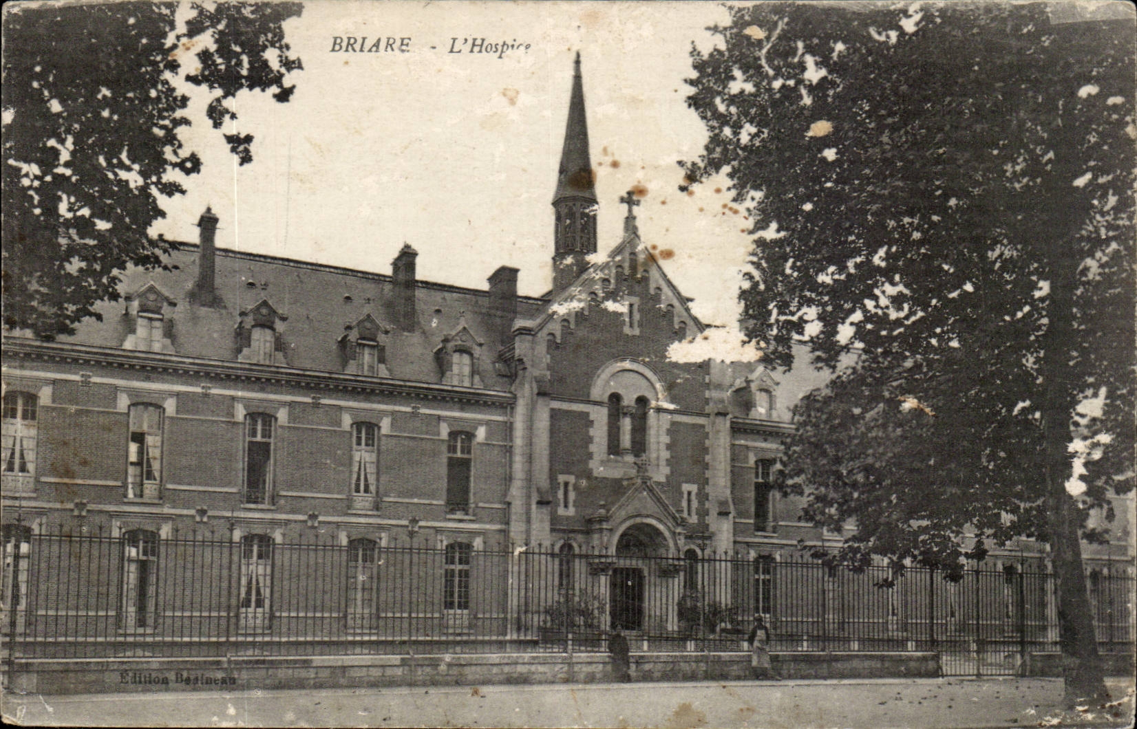 Briare CPA the castle
