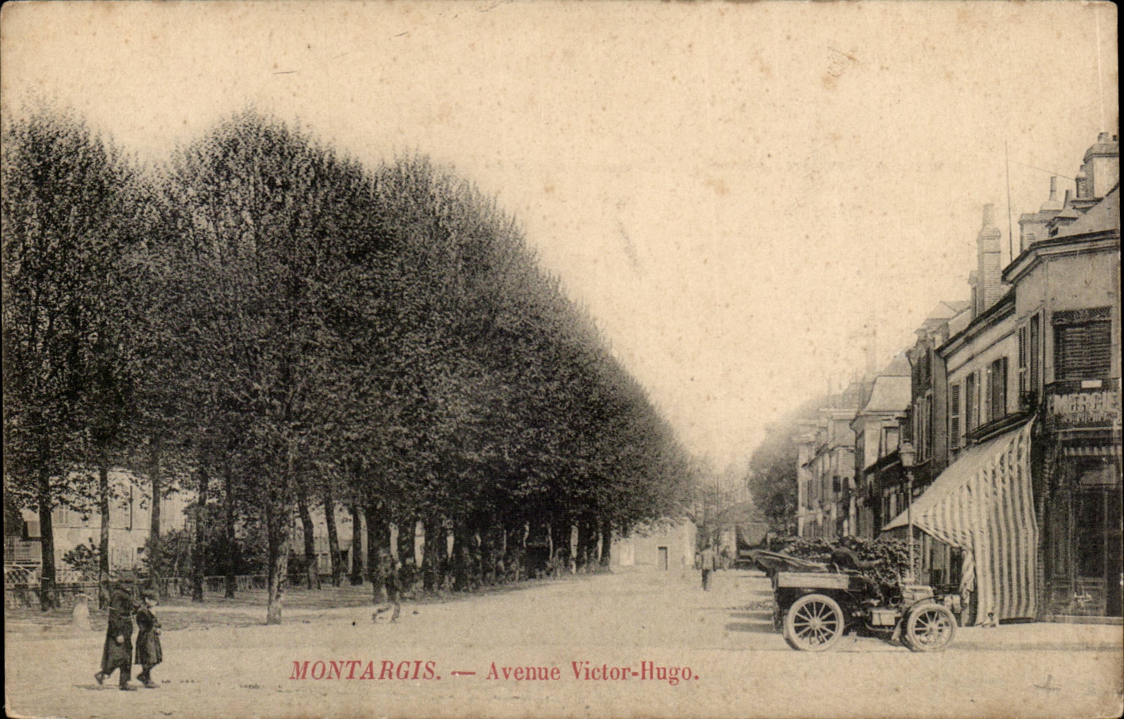 Montargis CPA Which occurred Victor Hugo (automobile)