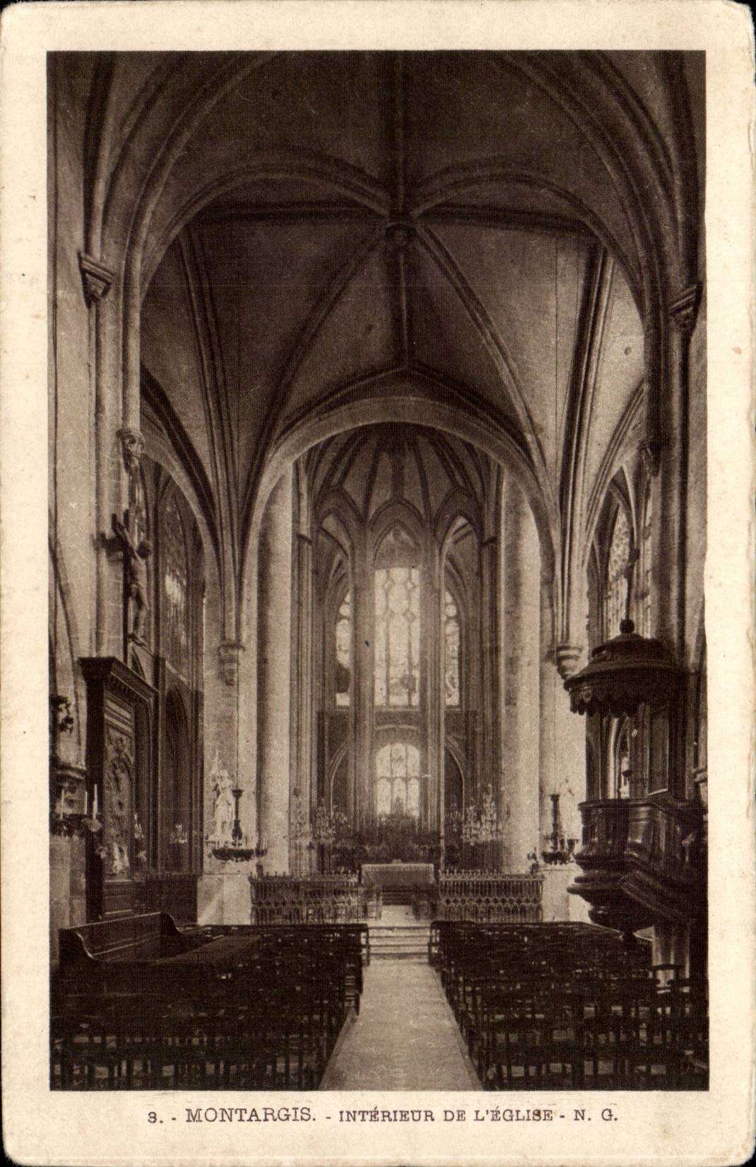 Interior Montargis CPA of the church