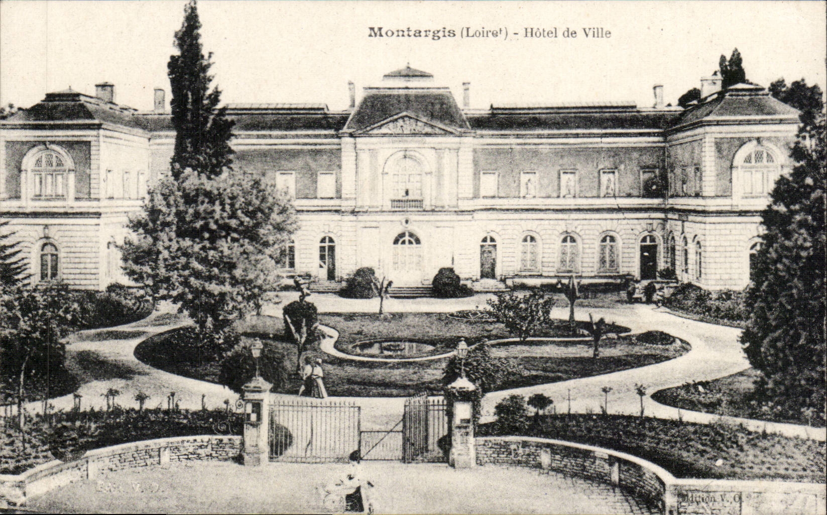 Montargis CPA Town hall