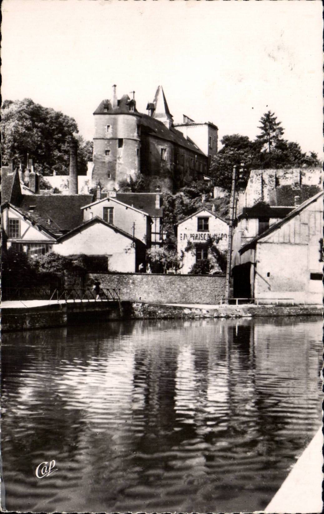 Montargis MODERN CARD the castle