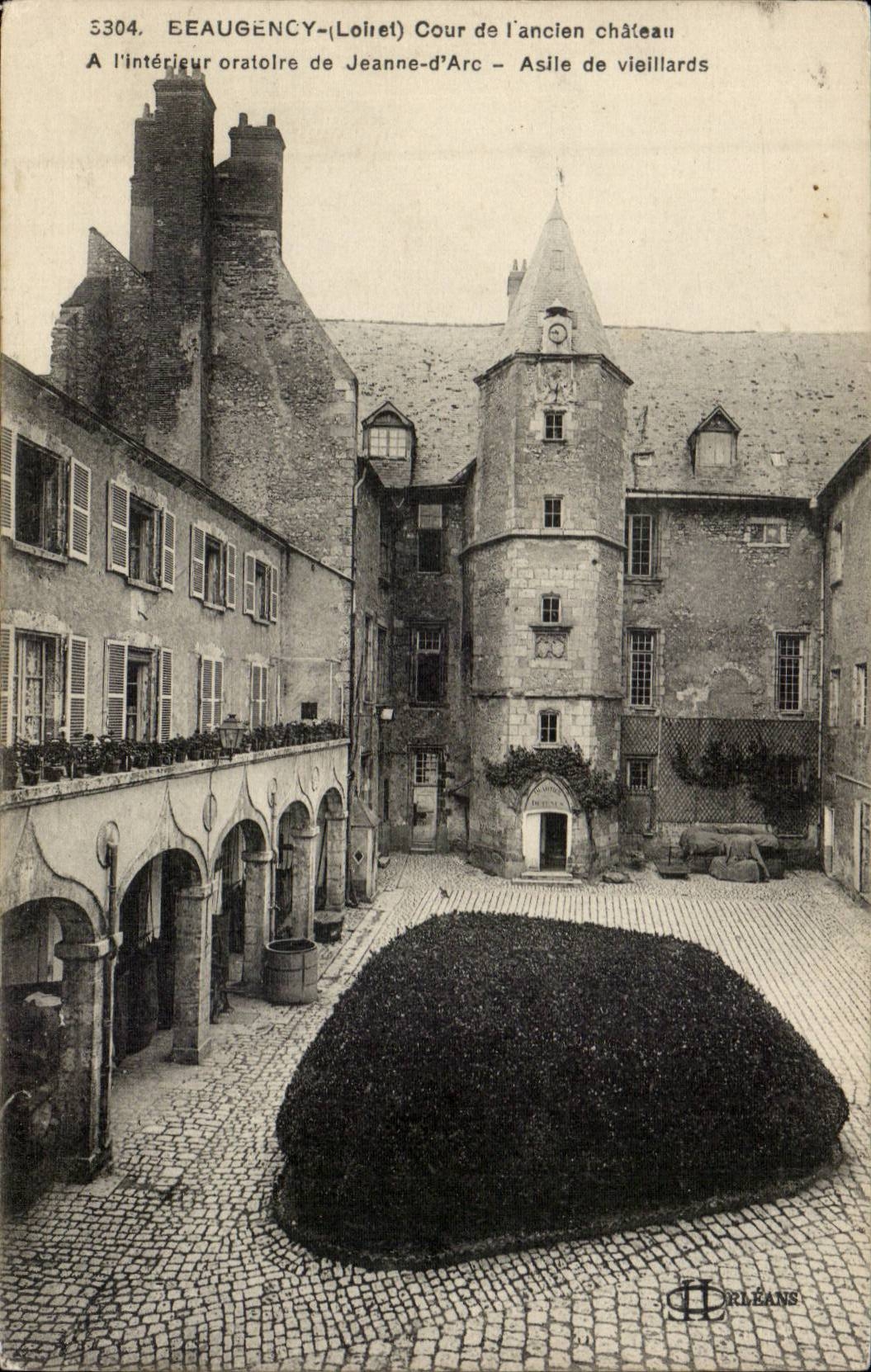 Beaugency CPA Inside oratorical of Jeanne of arc Court of the old castle