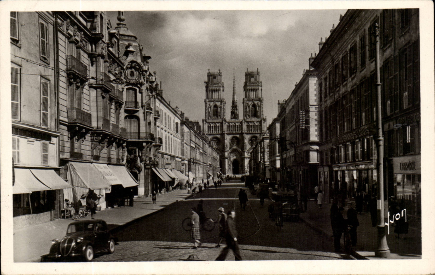 Orleans CPA general Street and the cathedral