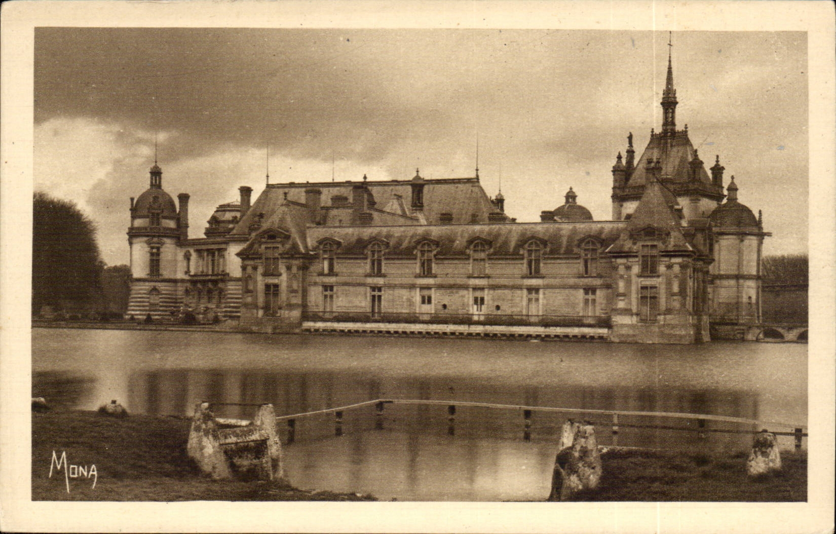 Chantilly - the Small Castle and the Tower of Treasury CPA