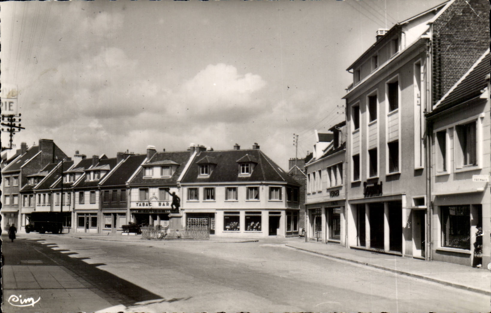 Breteuil on Noye - Place of the War memorial the CPA