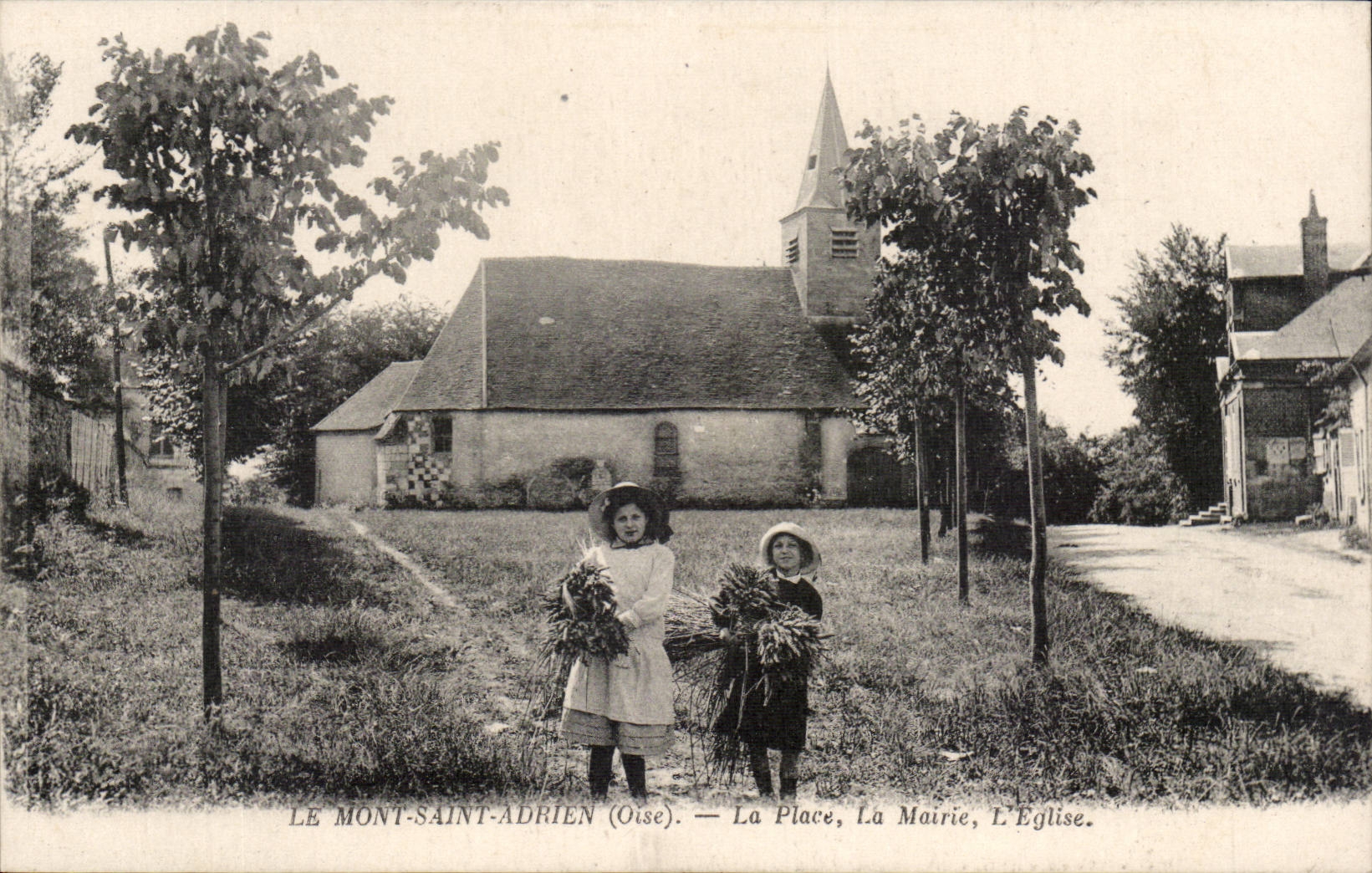 CPA Mont Saint Adrien der Platz das Rathaus die Kirche