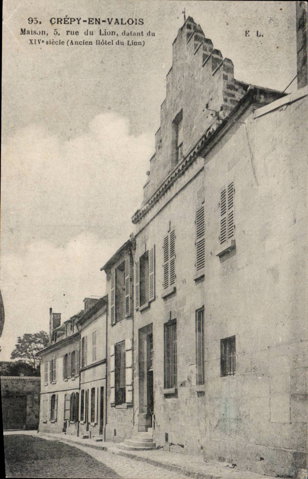 CPA Crepy in Valois House street of the lion
