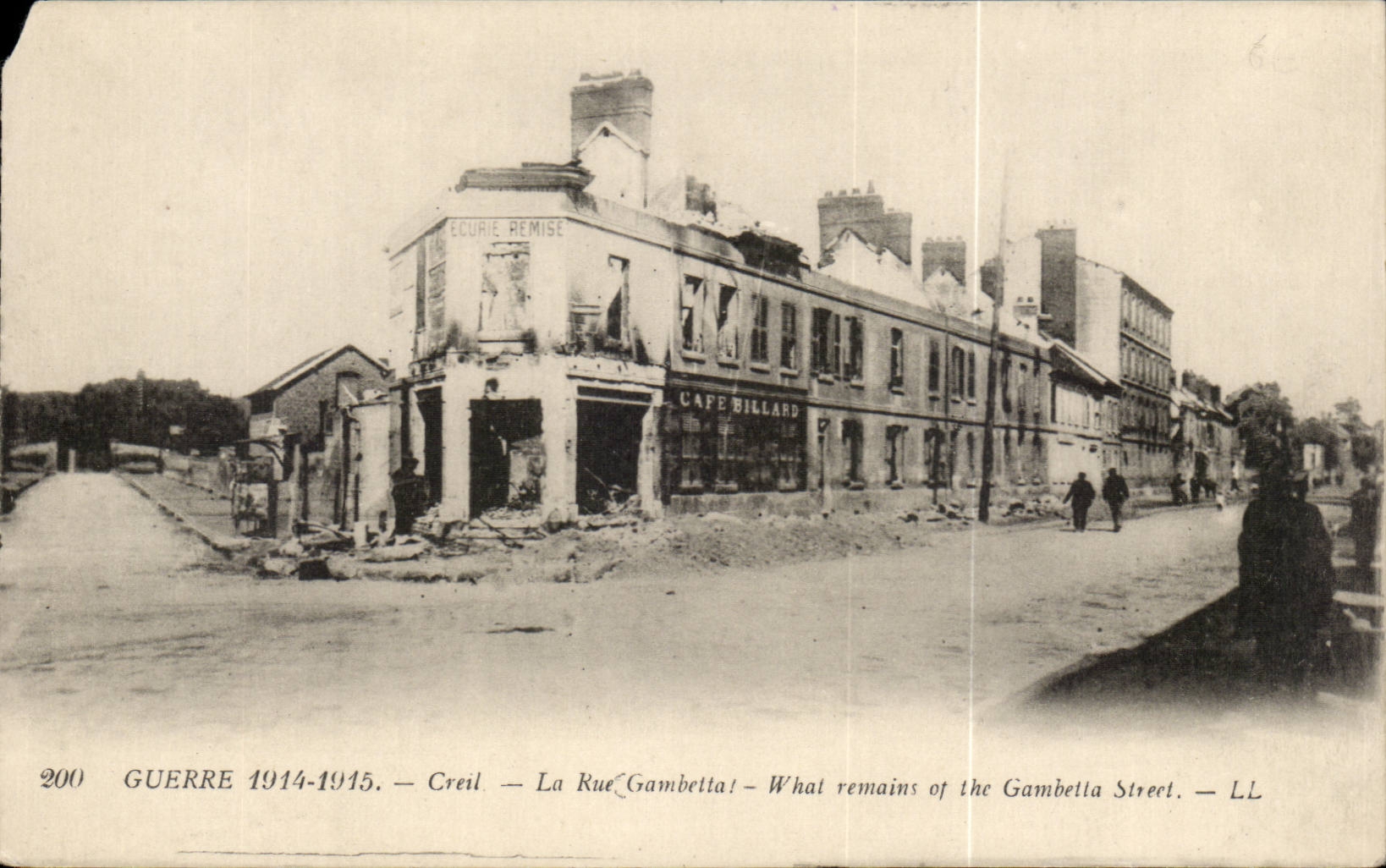 Creil CPA La rue Gambetta 