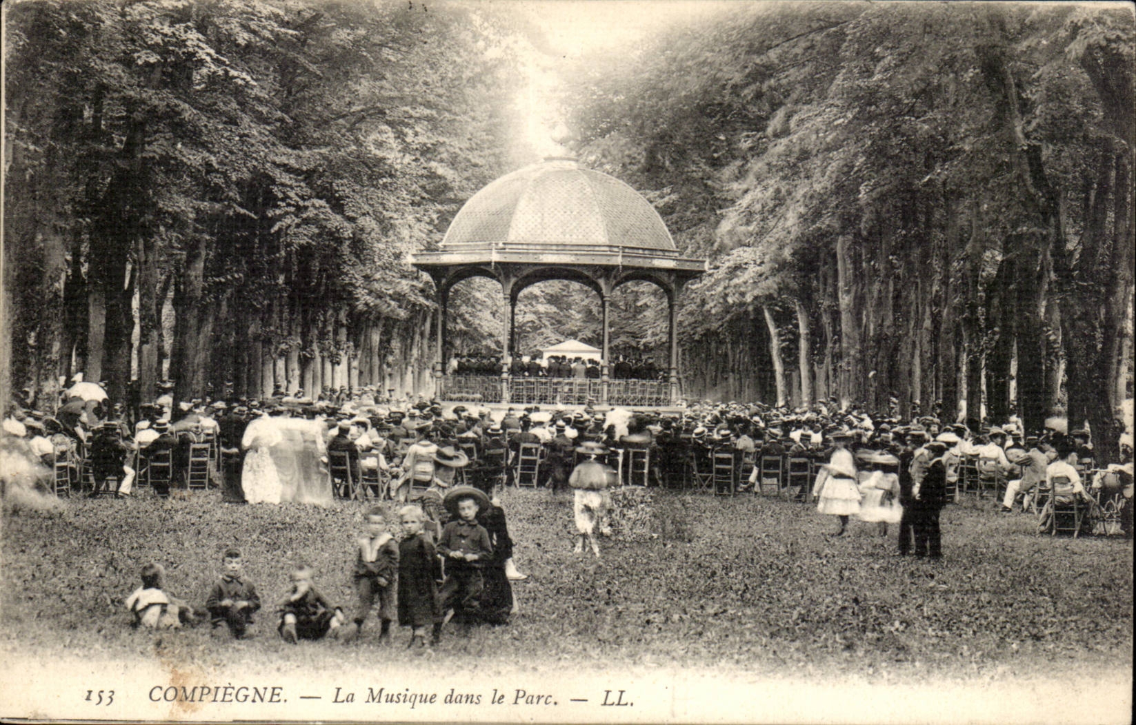 Compiegne CPA Musik im Park