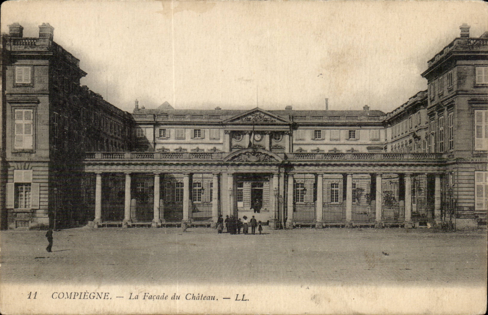 Compiegne CPA die Front des Schlosses