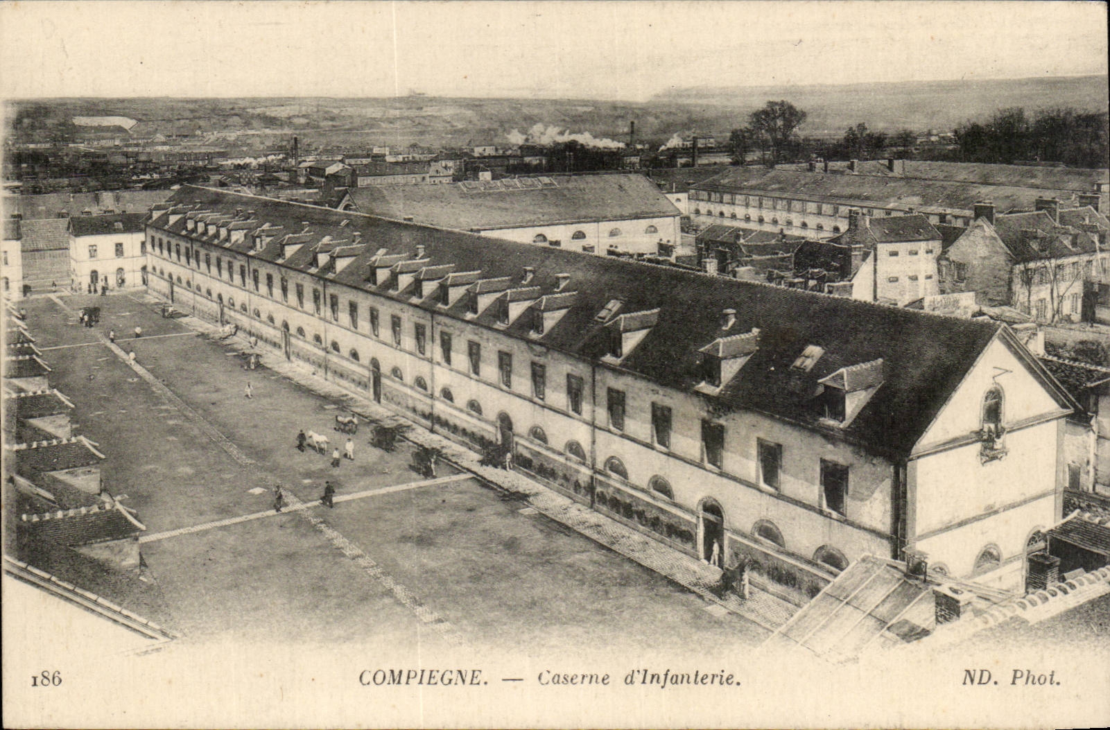 Compiegne CPA Kasernen der Infanterie