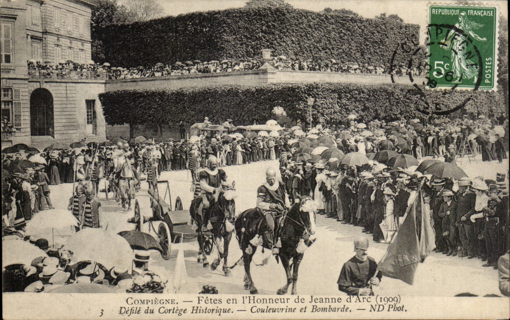 Compiegne CPA feiert in der Ehre von Jeanne von Bogen Defile der historischen Prozession Couleuvrine und bombardiert