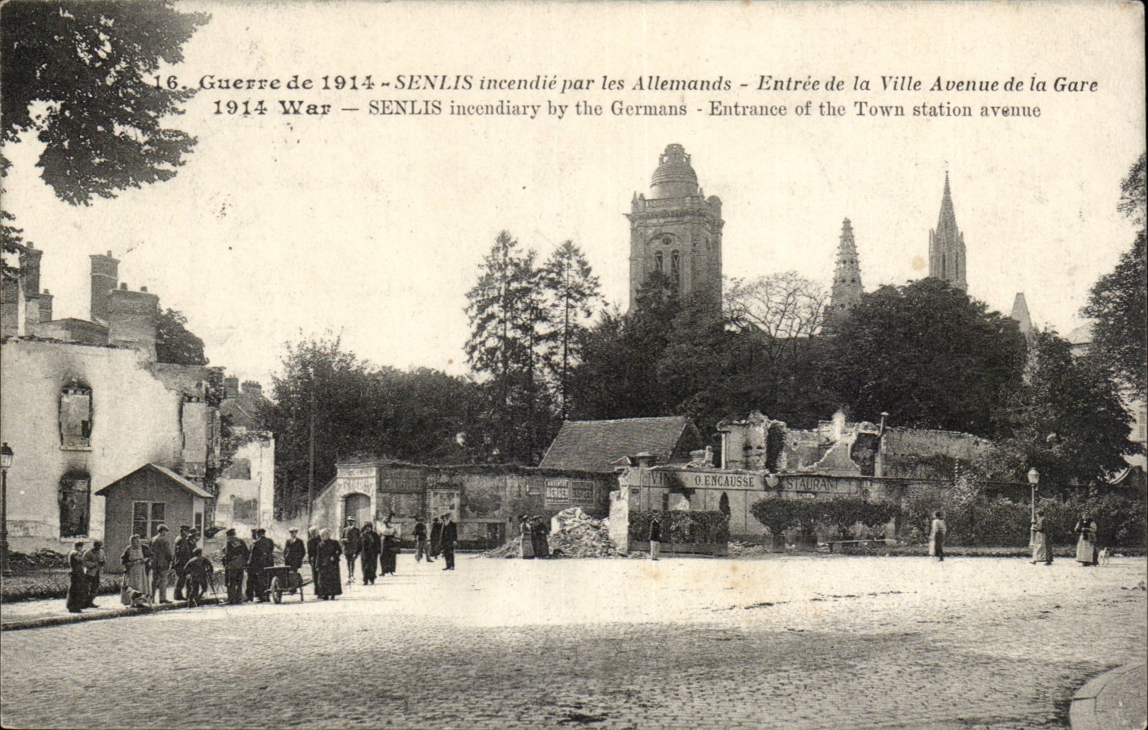 Senlis CPA Sets fire to by German Entree Avenue city of the station