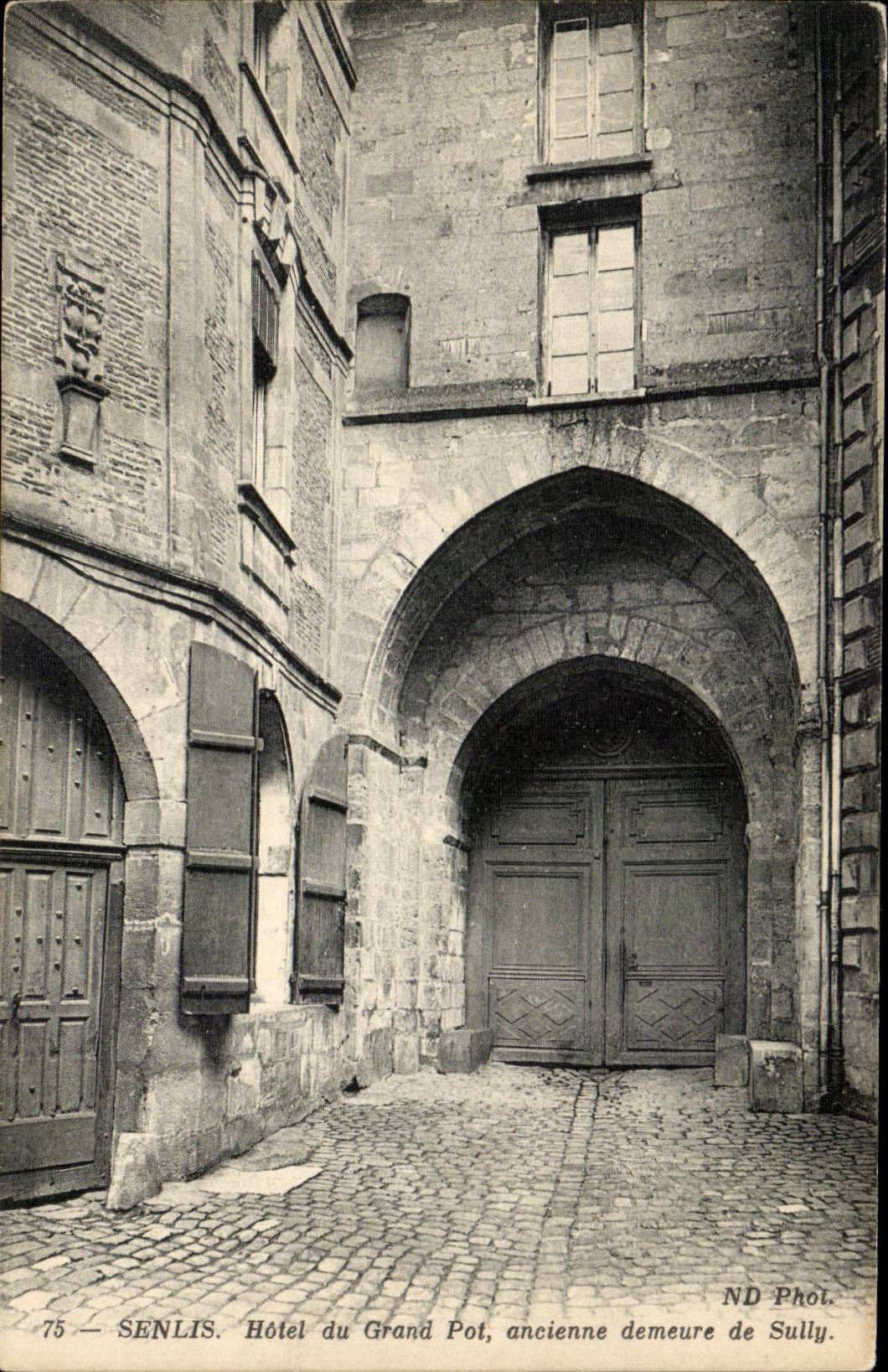 Senlis CPA Hotel of the large pot old residence of Sully