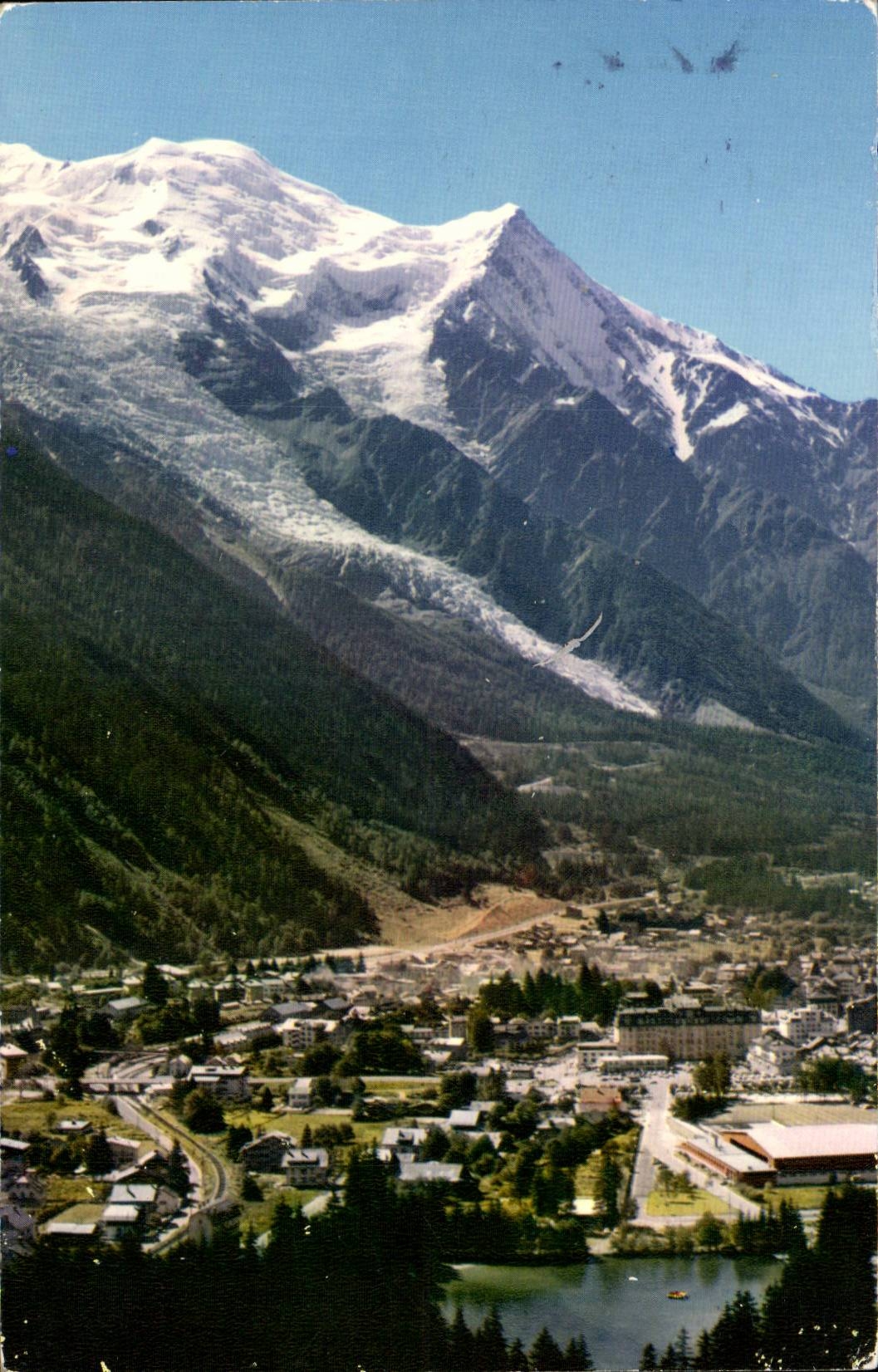 CPM Chamonix mont Blanc Vue generale de la stattion la lac des Gaillands et le massif