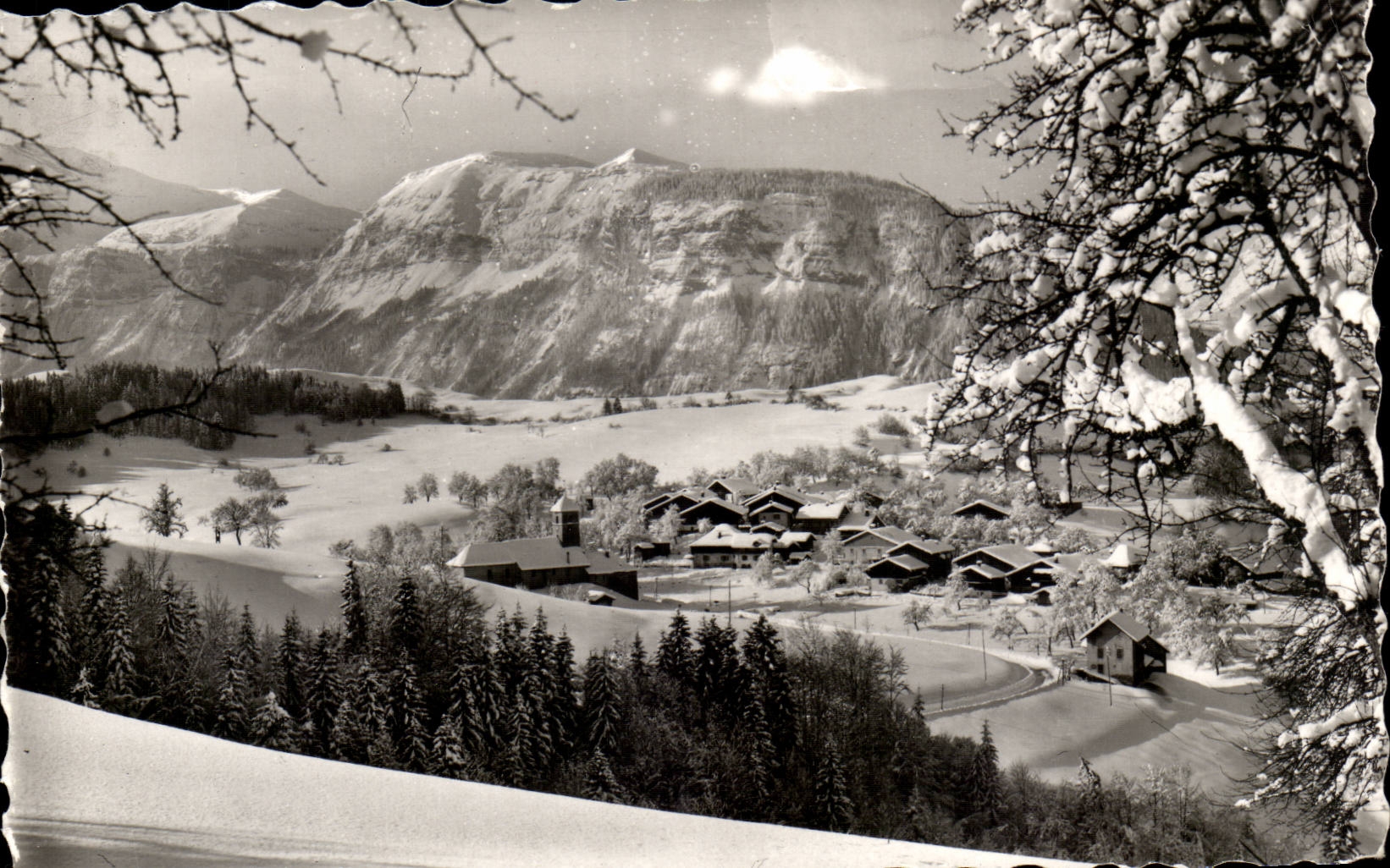 MODERN CARD Carroz Araches View and chains it of Aravis