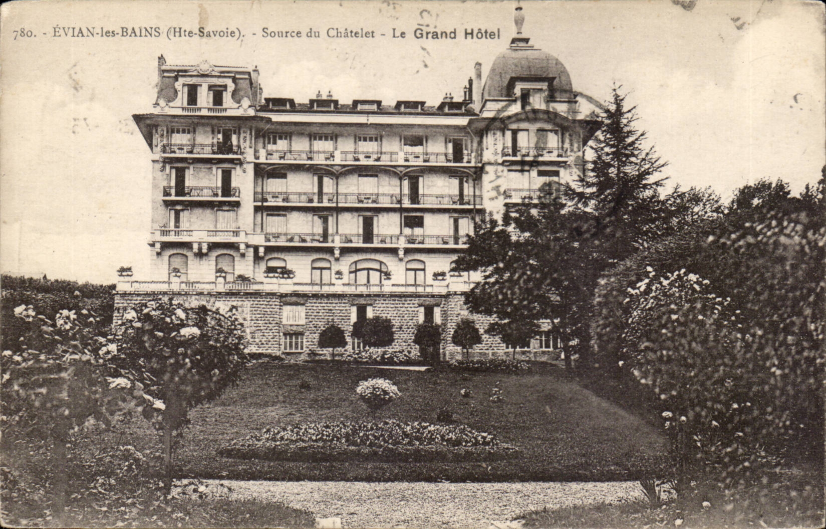 CPA Evian les Bains Source of Chatelet the large hotel