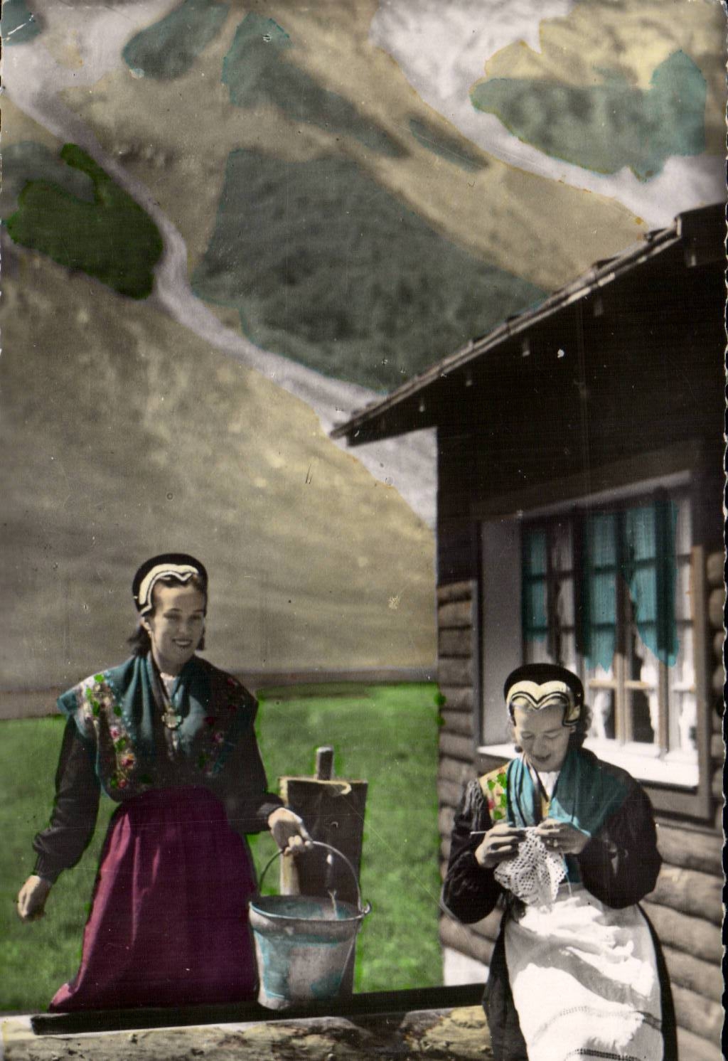 Savoyard costumes CPA Waitresses of the Savoyard chalte to the collar of Aravis in local costume